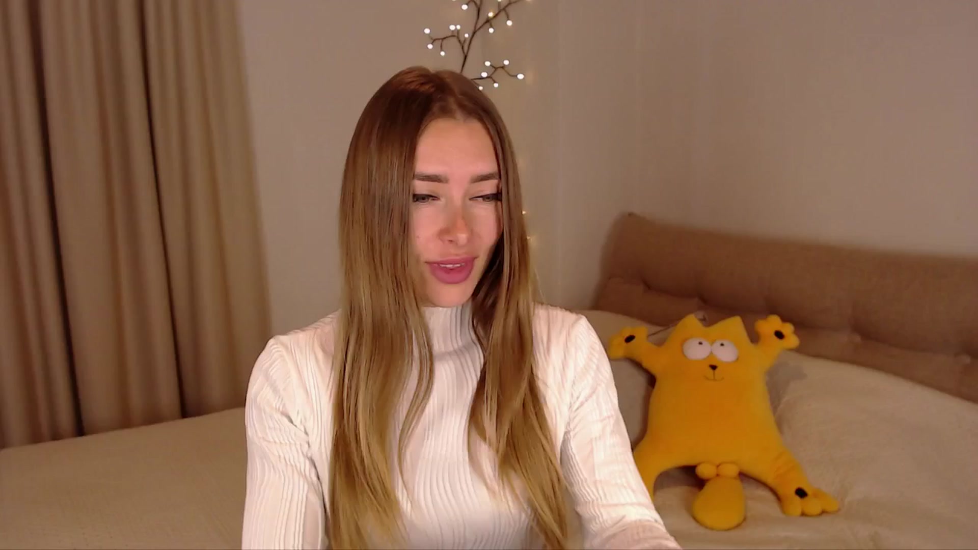 Gallery image thumbnail from SimonsWife's myfreecams stream on, 03/19/2025, 14:25 image 2 of 20