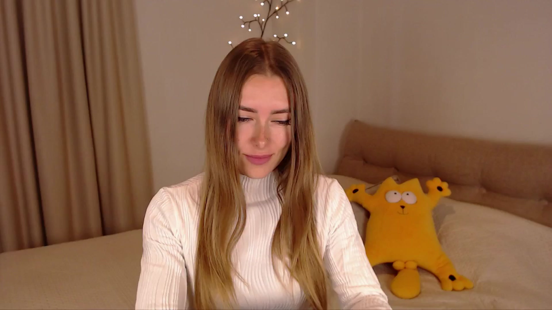 Gallery image thumbnail from SimonsWife's myfreecams stream on, 03/19/2025, 14:25 image 5 of 20