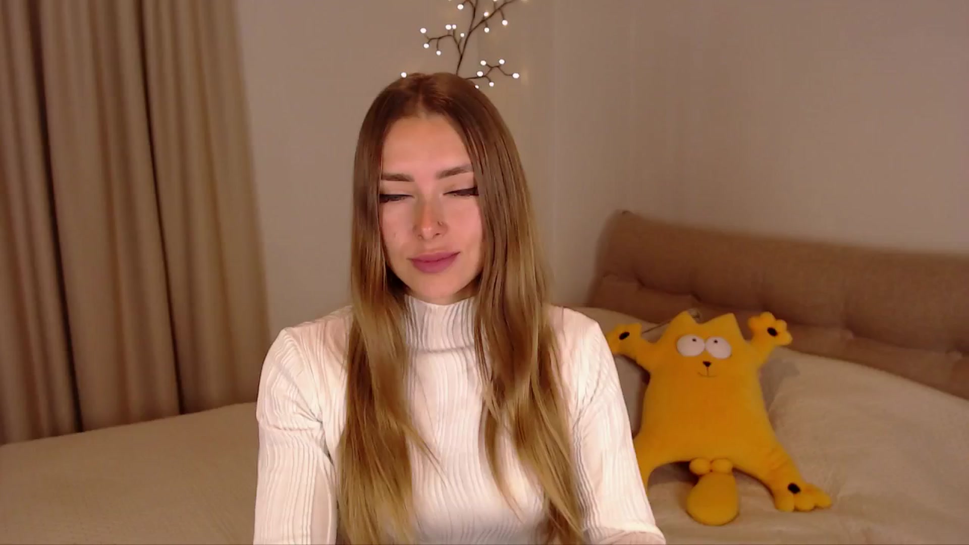 Gallery image thumbnail from SimonsWife's myfreecams stream on, 03/19/2025, 14:25 image 18 of 20