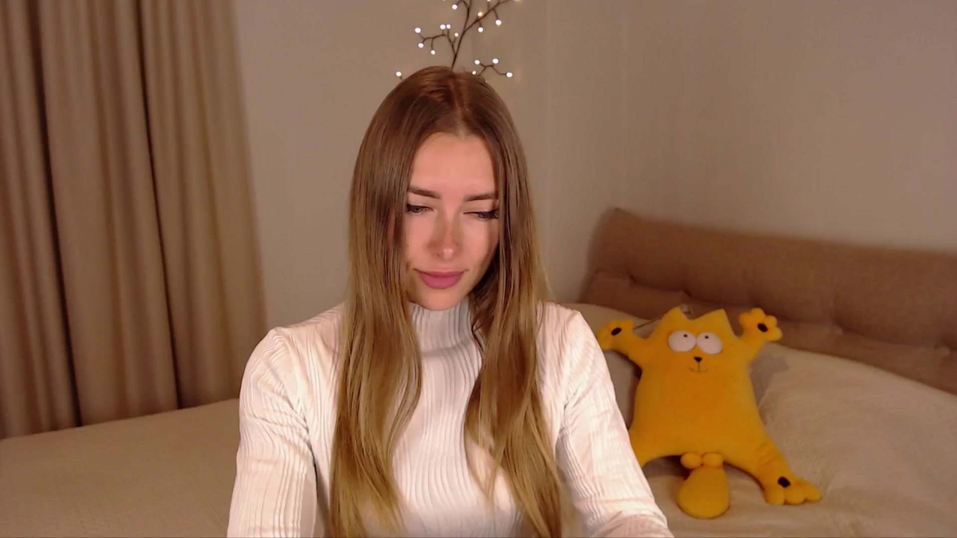 Gallery image thumbnail from SimonsWife's myfreecams stream on, 03/19/2025, 14:25 image 4 of 20