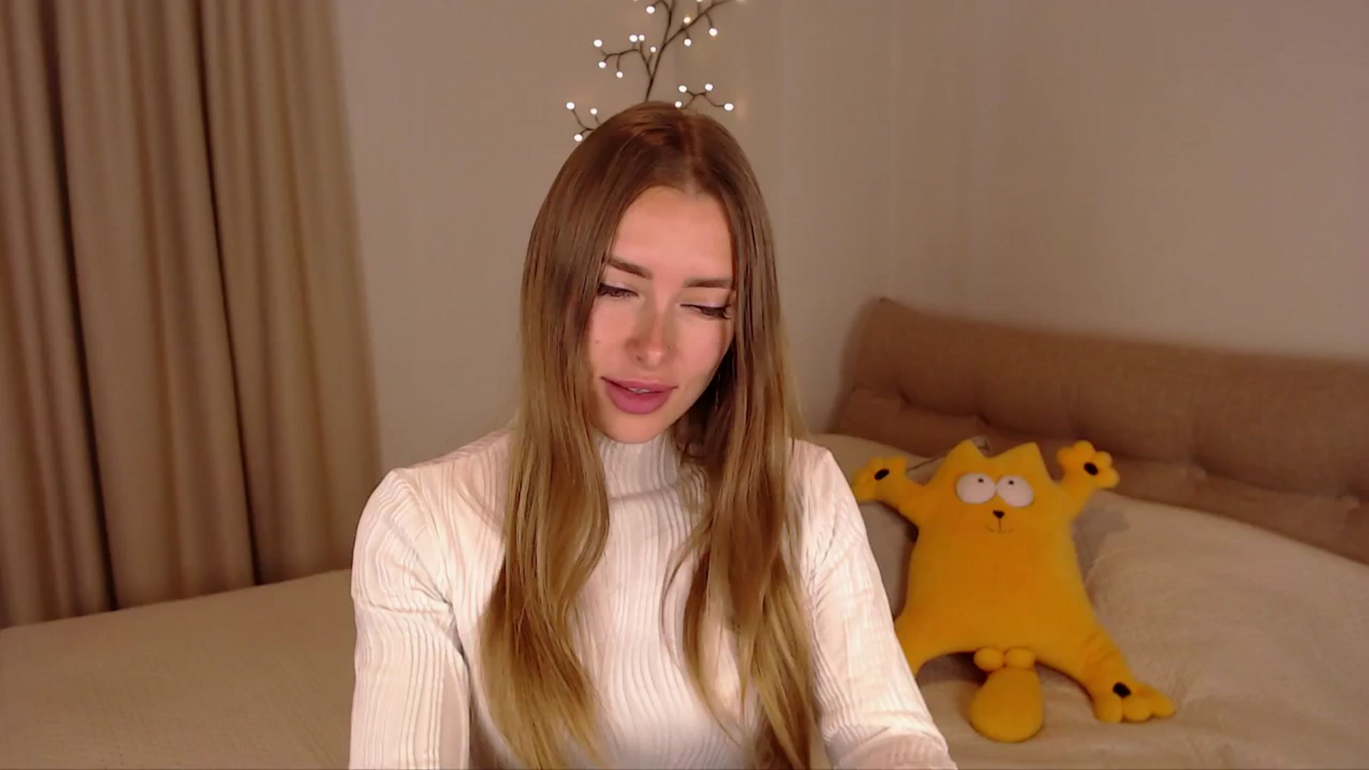 Gallery image thumbnail from SimonsWife's myfreecams stream on, 03/19/2025, 14:25 image 16 of 20