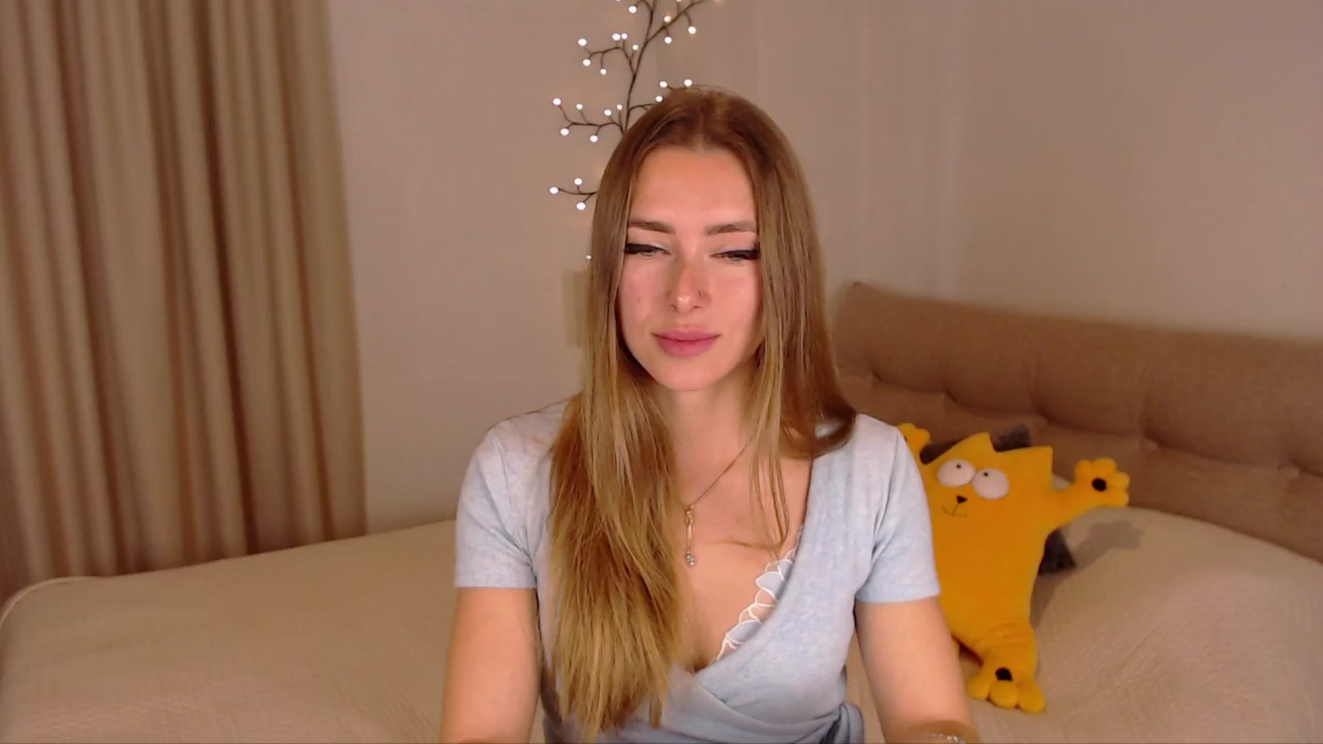 Gallery image thumbnail from SimonsWife's myfreecams stream on, 03/26/2025, 14:52 image 14 of 20