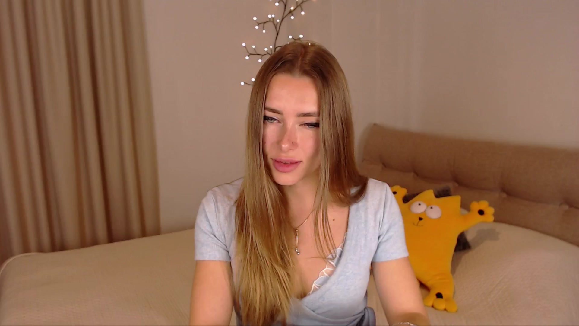 Gallery image thumbnail from SimonsWife's myfreecams stream on, 03/26/2025, 14:52 image 15 of 20