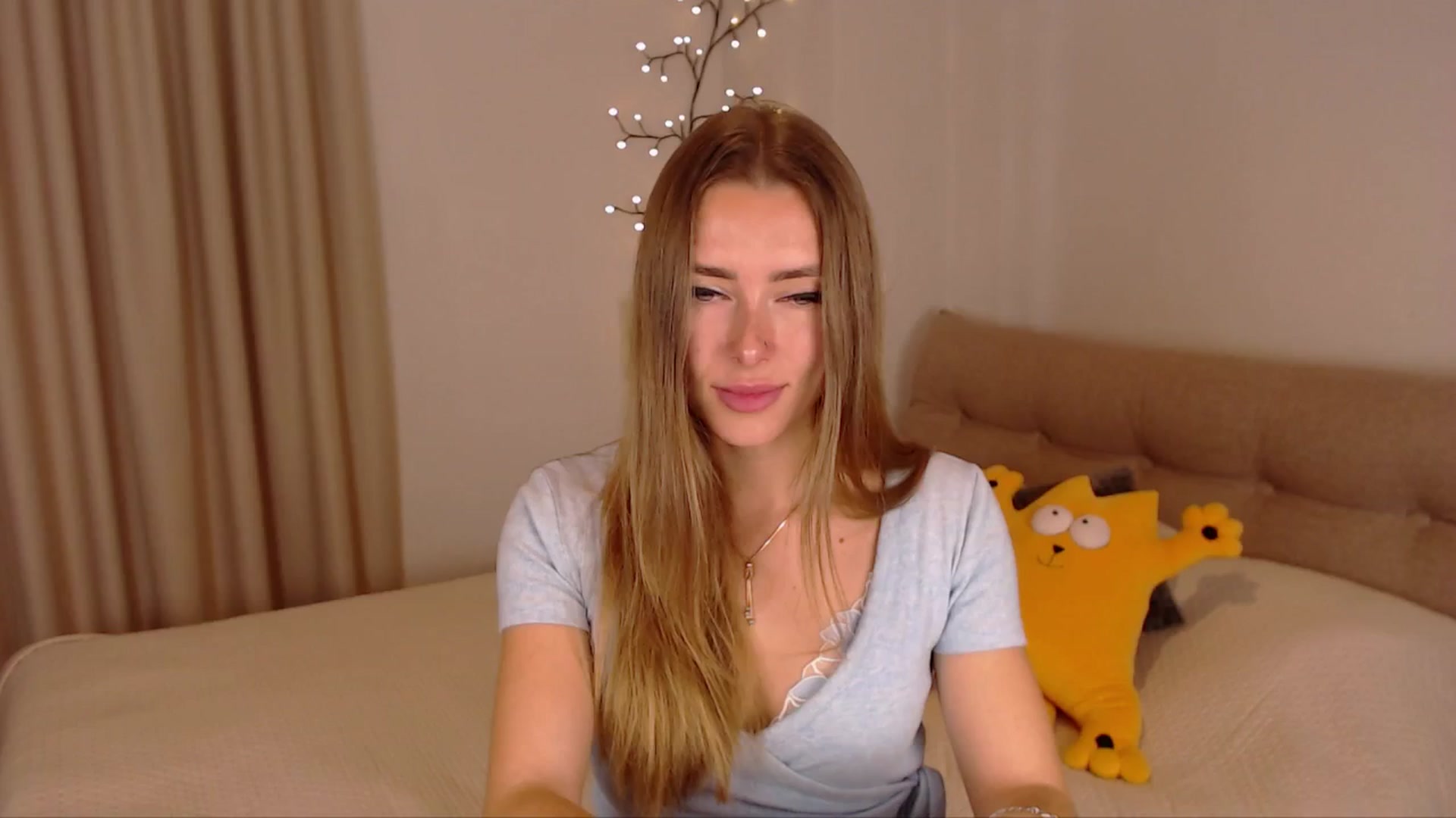 Gallery image thumbnail from SimonsWife's myfreecams stream on, 03/26/2025, 14:52 image 18 of 20