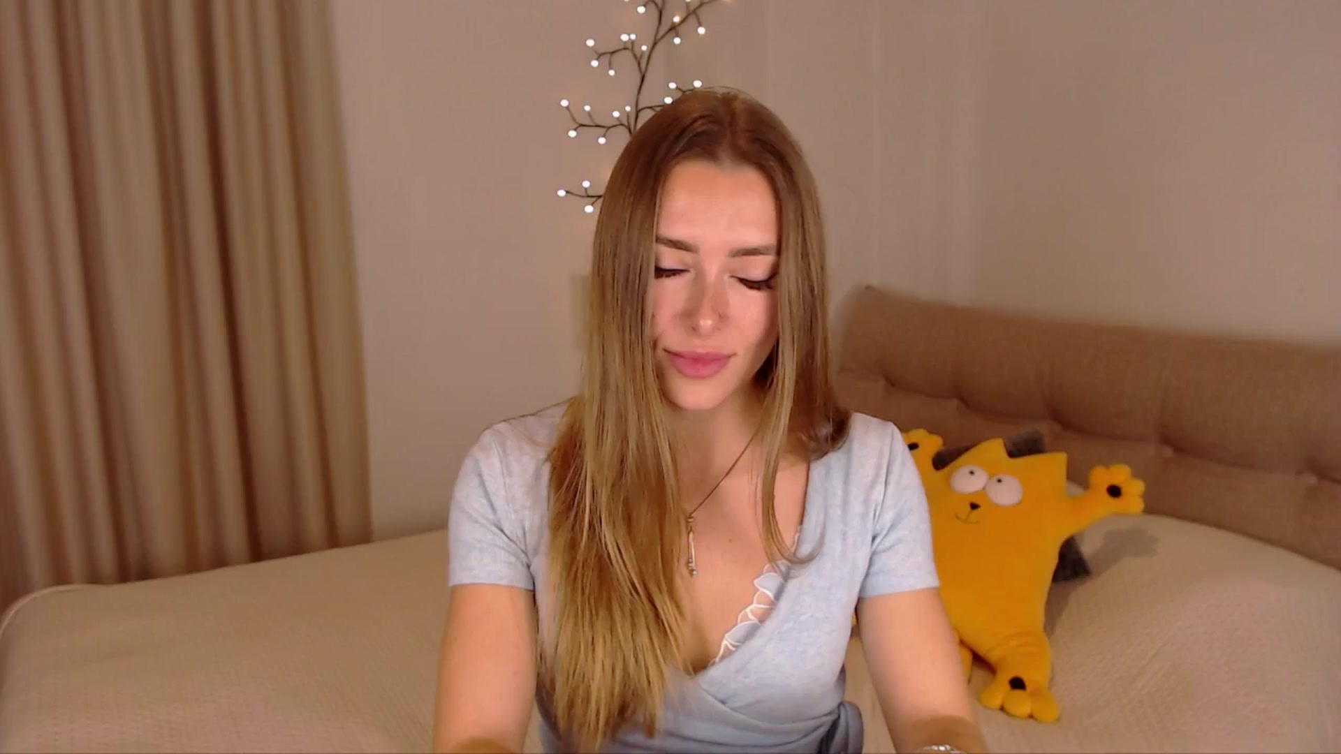 Gallery image thumbnail from SimonsWife's myfreecams stream on, 03/26/2025, 14:52 image 12 of 20