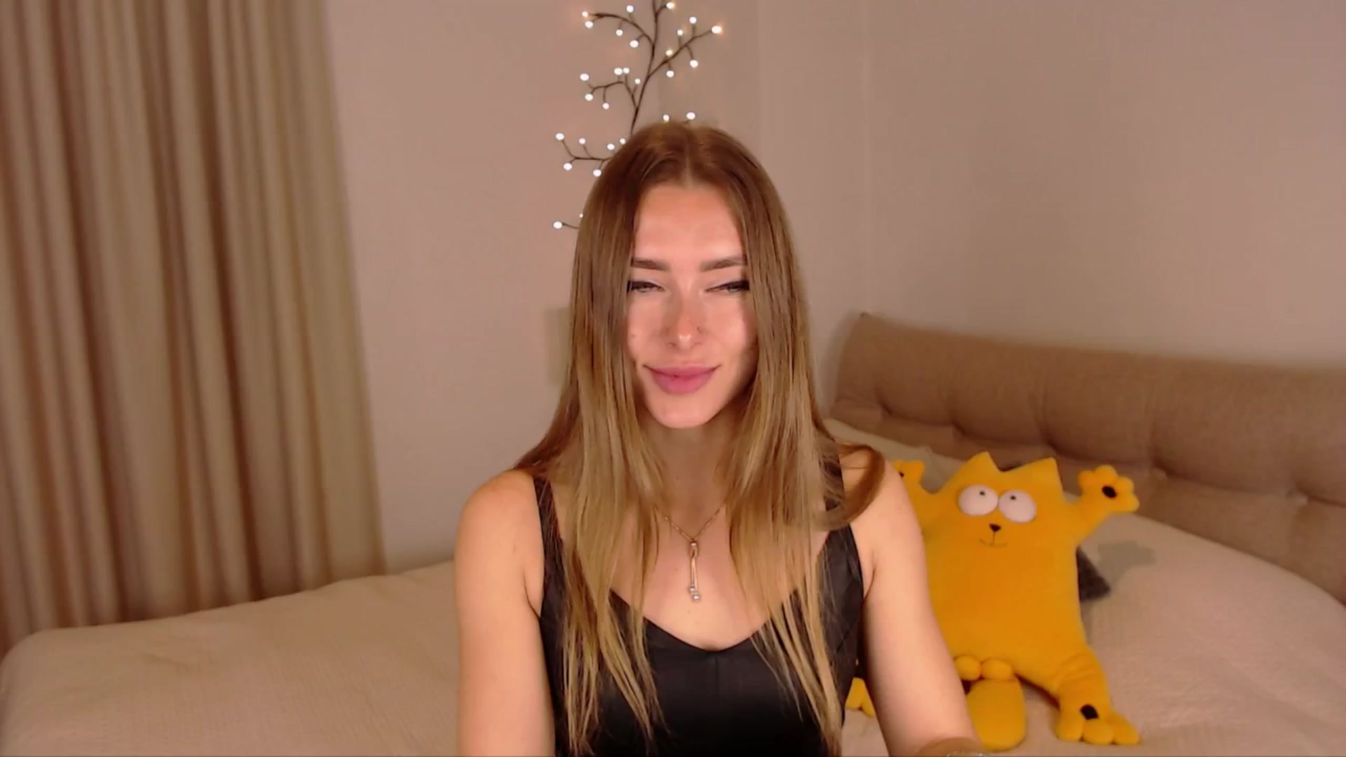 Gallery image thumbnail from SimonsWife's myfreecams stream on, 03/27/2025, 12:10 image 18 of 20