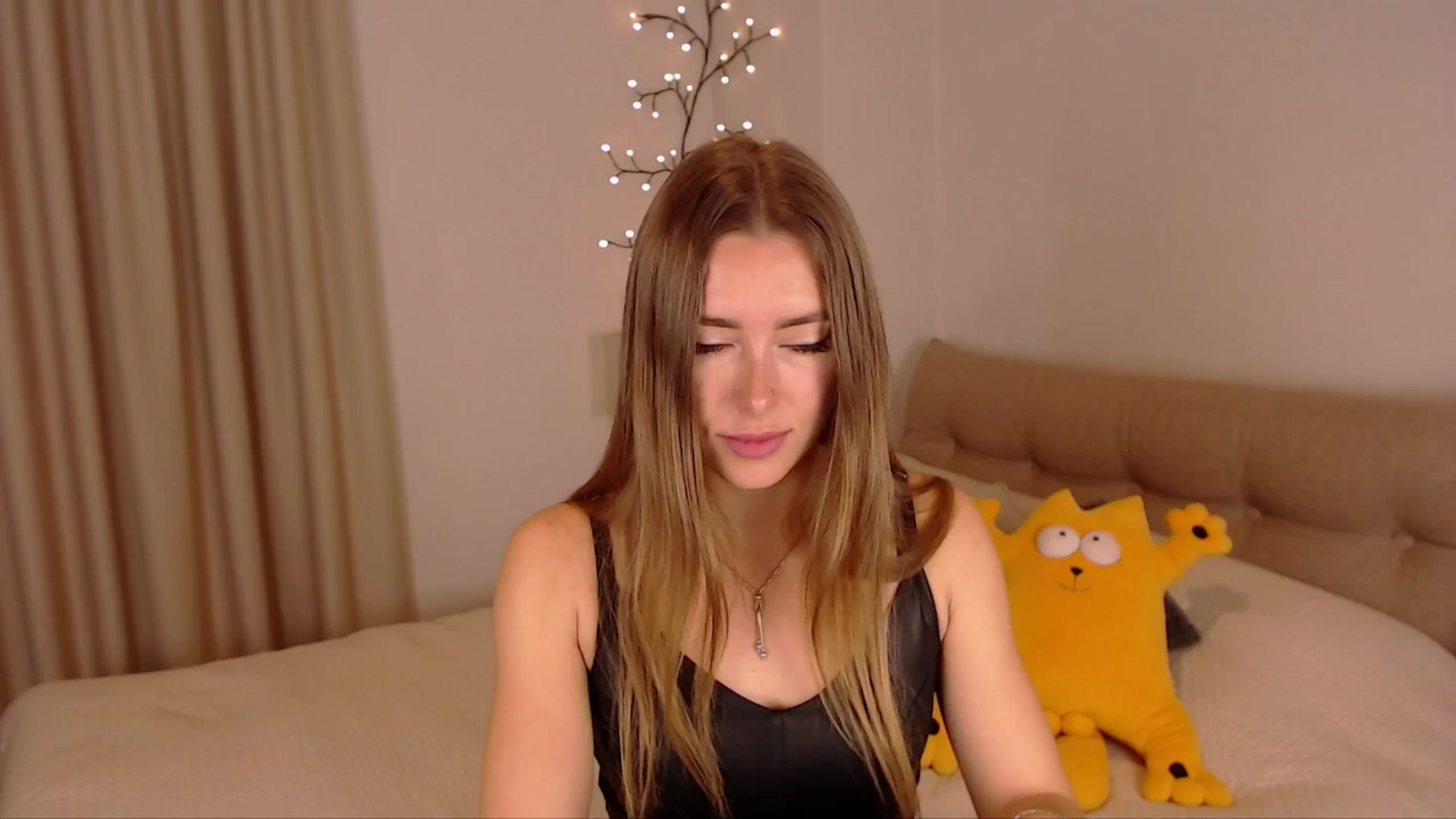 Gallery image thumbnail from SimonsWife's myfreecams stream on, 03/27/2025, 12:10 image 16 of 20