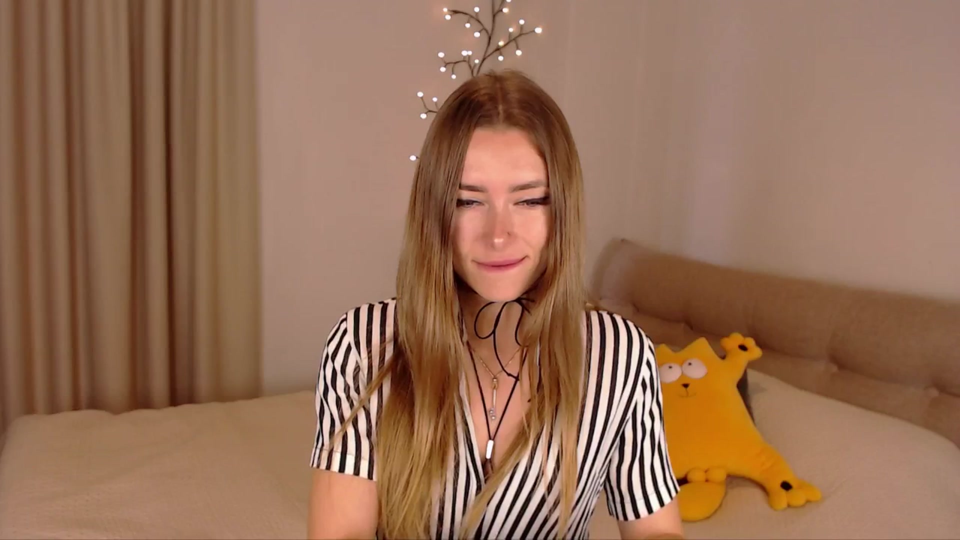 Gallery image thumbnail from SimonsWife's myfreecams stream on, 04/03/2025, 13:01 image 10 of 20