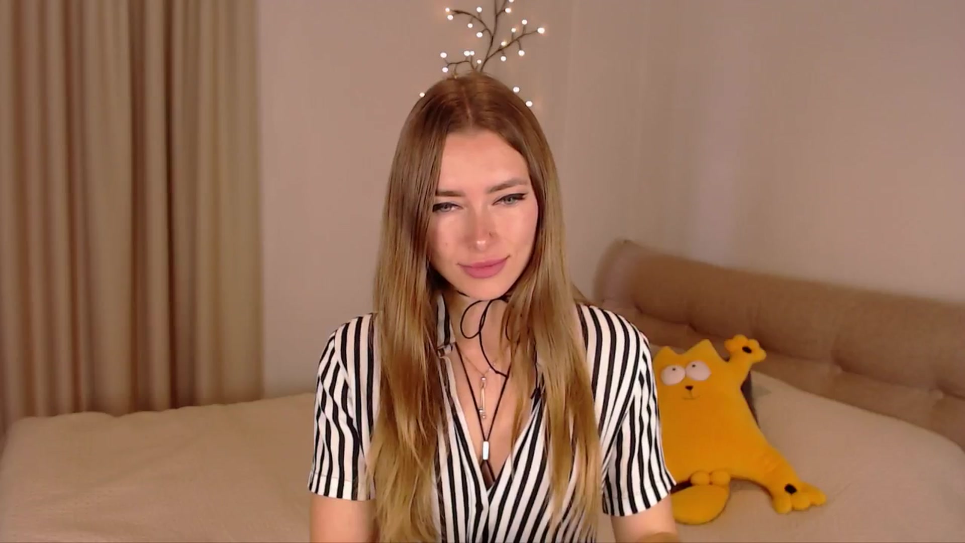 Gallery image thumbnail from SimonsWife's myfreecams stream on, 04/03/2025, 13:01 image 8 of 20