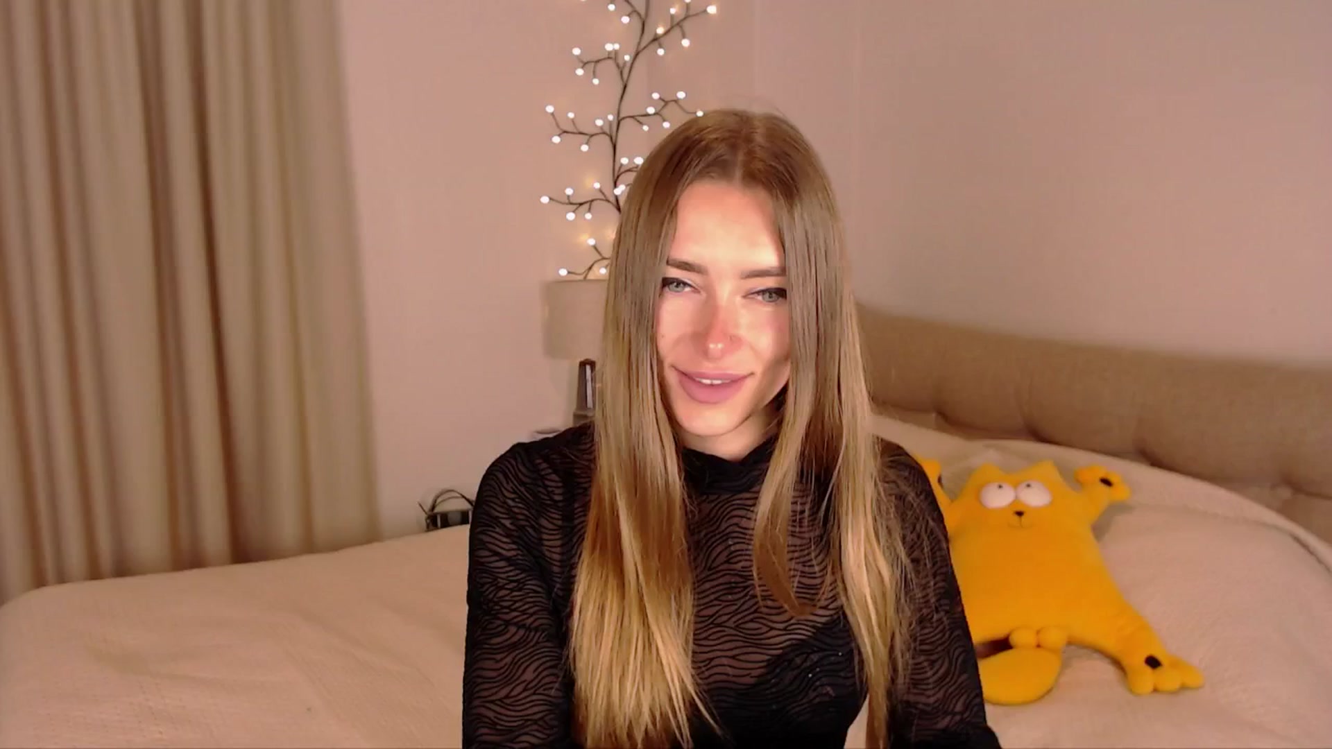 Gallery image thumbnail from SimonsWife's myfreecams stream on, 04/07/2025, 12:03 image 16 of 20