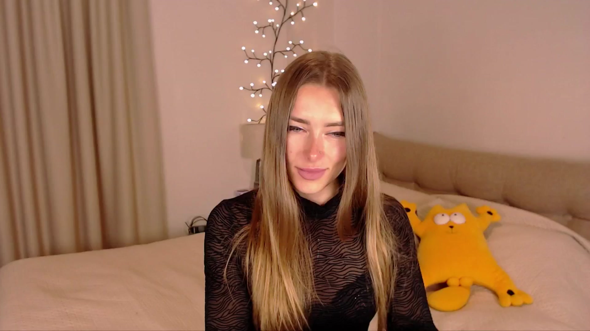 Gallery image thumbnail from SimonsWife's myfreecams stream on, 04/07/2025, 12:03 image 11 of 20