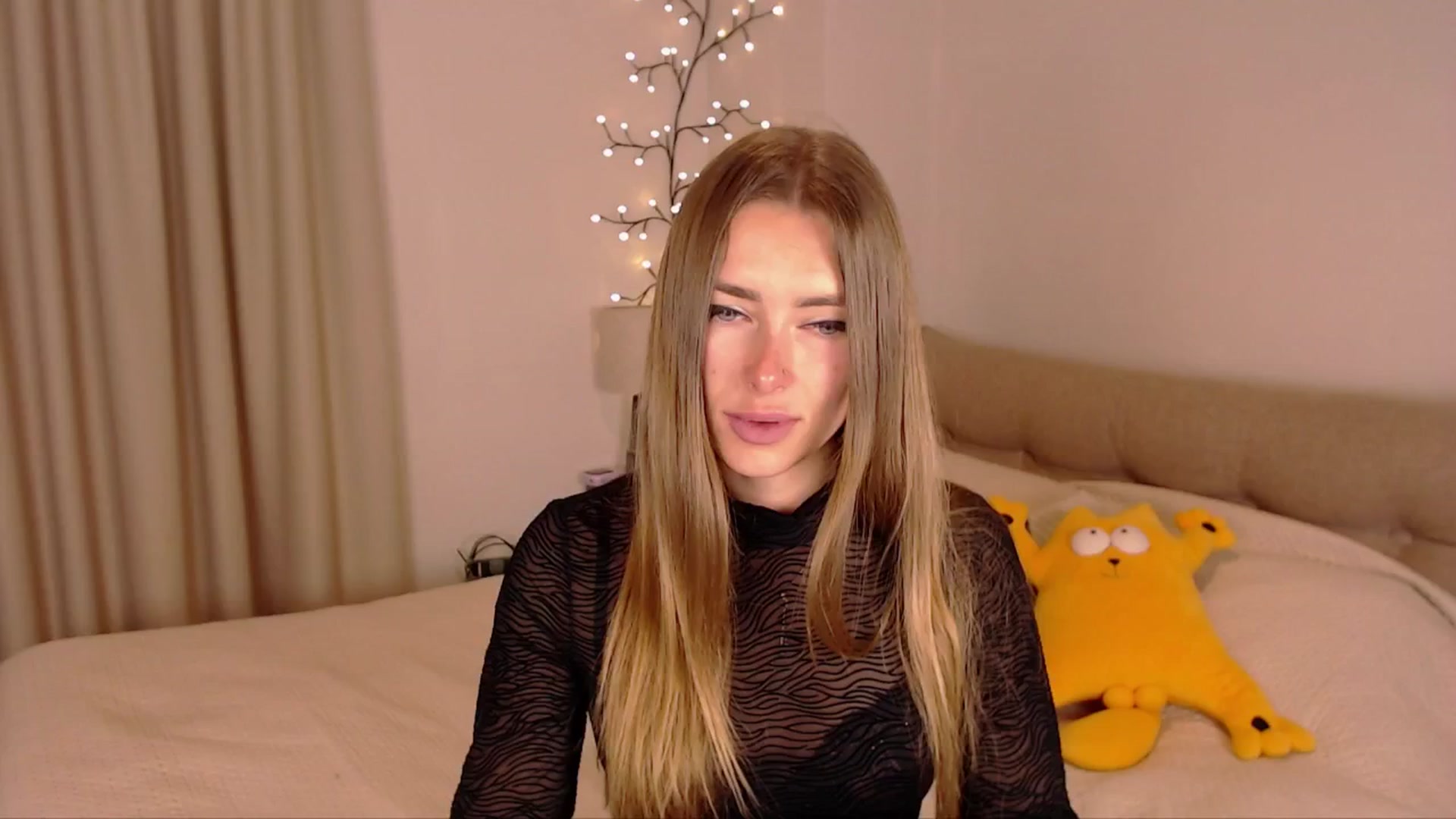 Gallery image thumbnail from SimonsWife's myfreecams stream on, 04/07/2025, 12:03 image 15 of 20