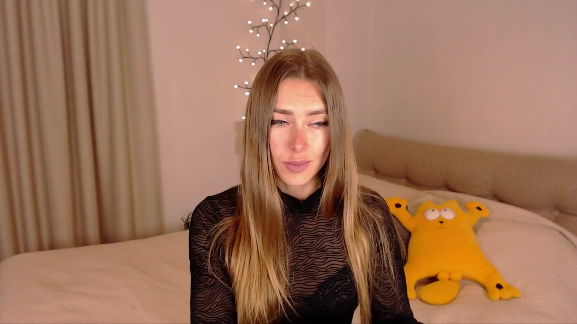 Gallery image thumbnail from SimonsWife's myfreecams stream on, 04/07/2025, 12:03 image 7 of 20