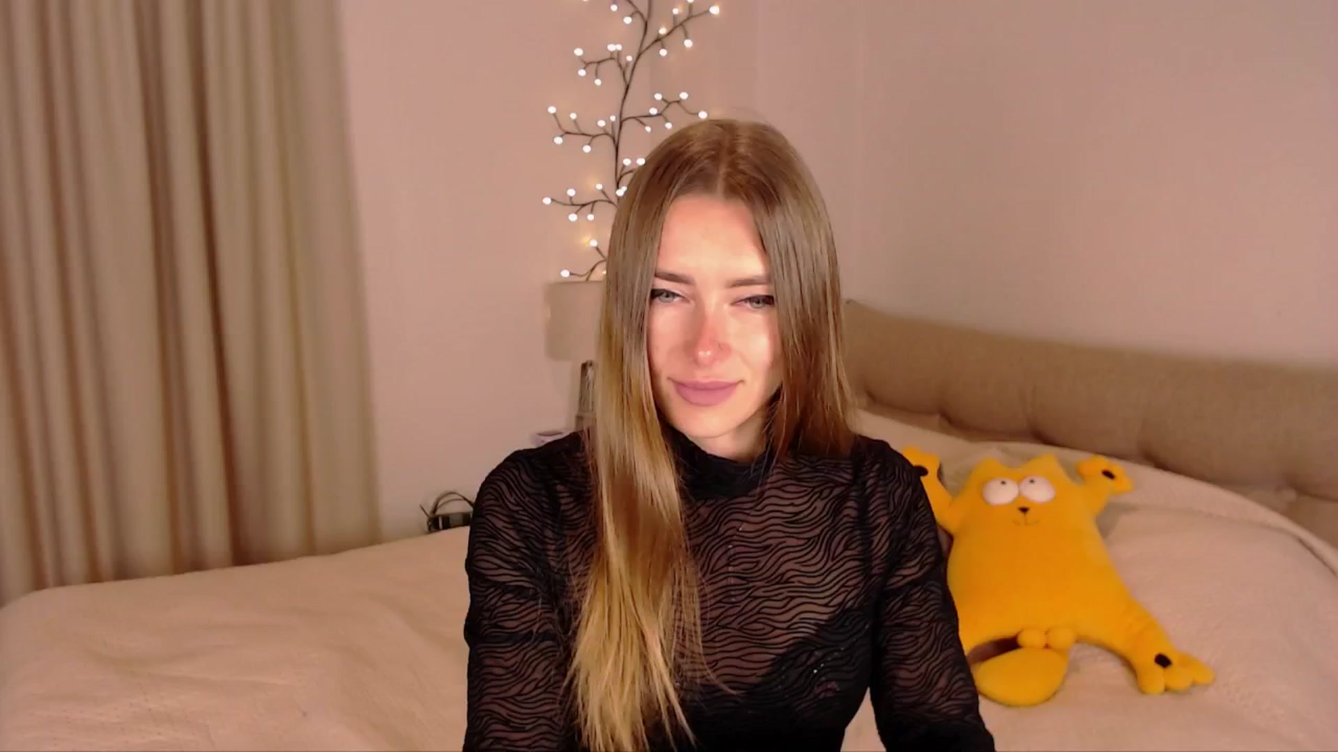 Gallery image thumbnail from SimonsWife's myfreecams stream on, 04/07/2025, 12:03 image 3 of 20