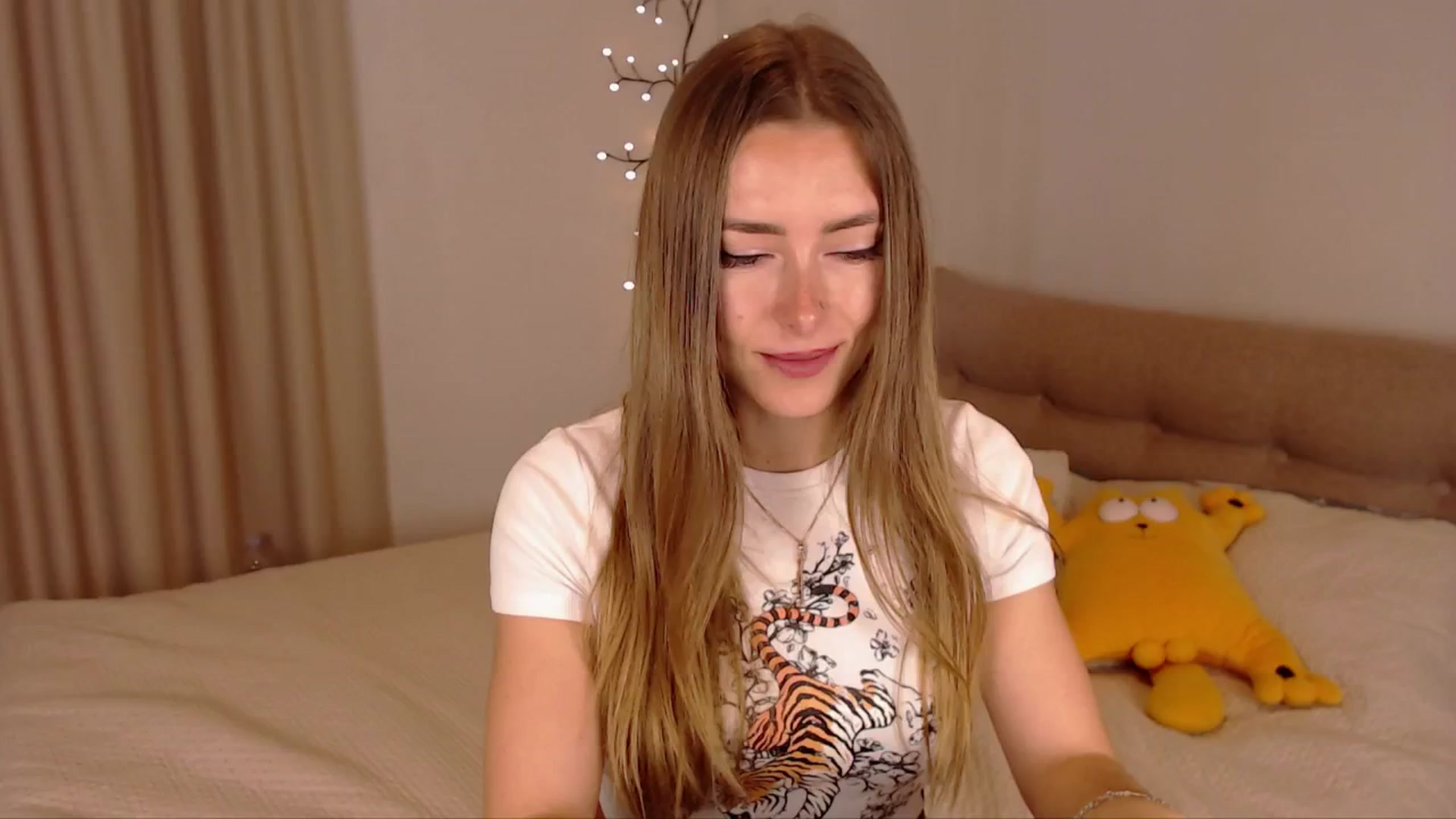 Gallery image thumbnail from SimonsWife's myfreecams stream on, 04/21/2025, 13:50 image 12 of 20