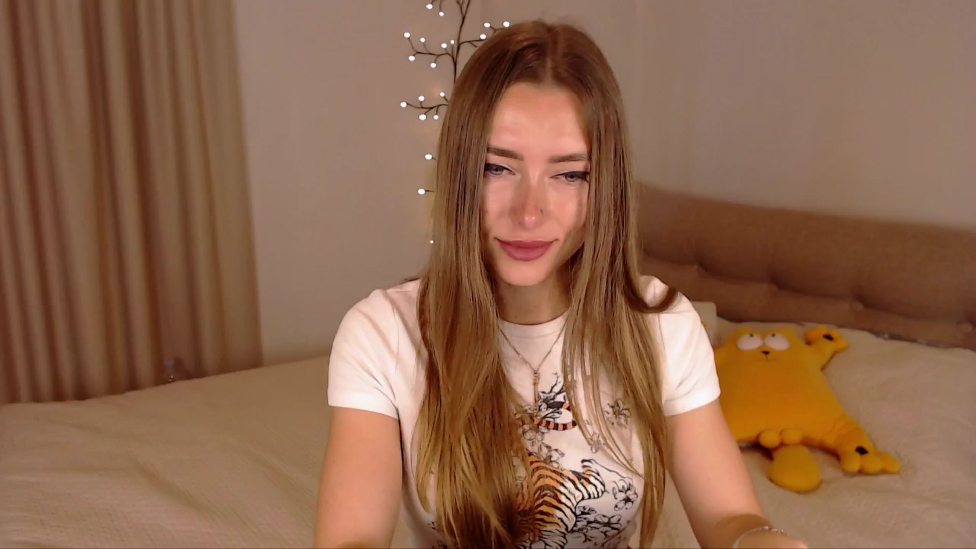 Gallery image thumbnail from SimonsWife's myfreecams stream on, 04/21/2025, 13:50 image 15 of 20