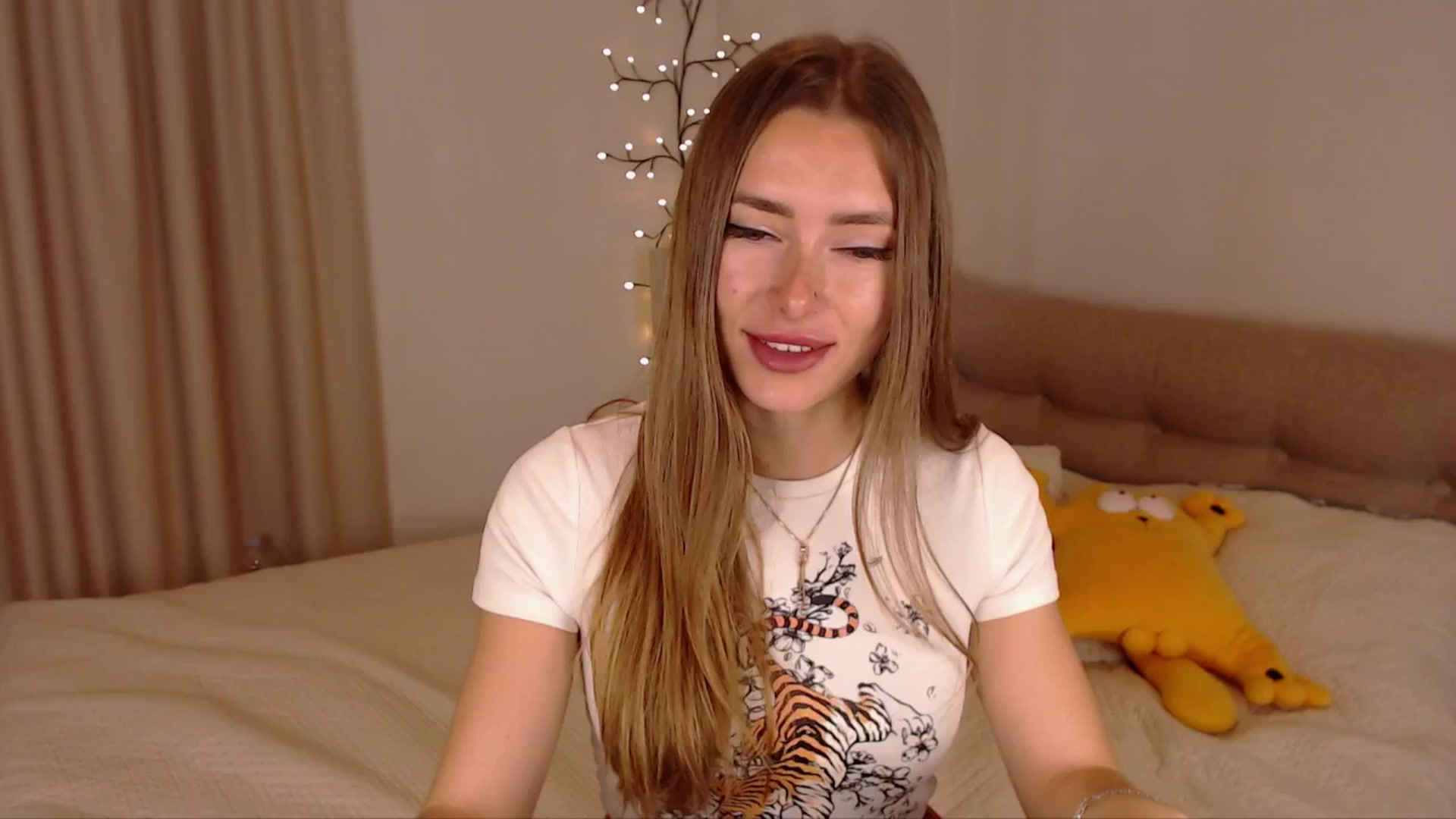Gallery image thumbnail from SimonsWife's myfreecams stream on, 04/21/2025, 13:50 image 6 of 20