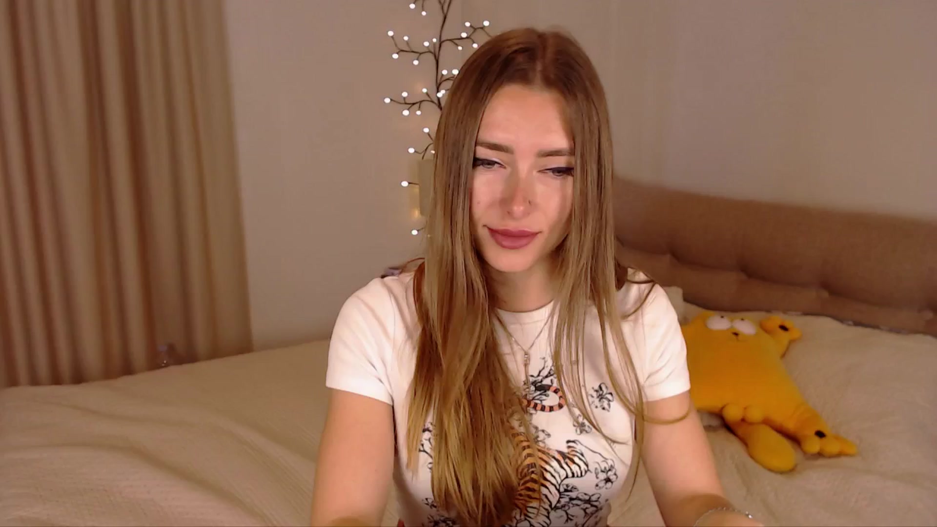 Gallery image thumbnail from SimonsWife's myfreecams stream on, 04/21/2025, 13:50 image 8 of 20