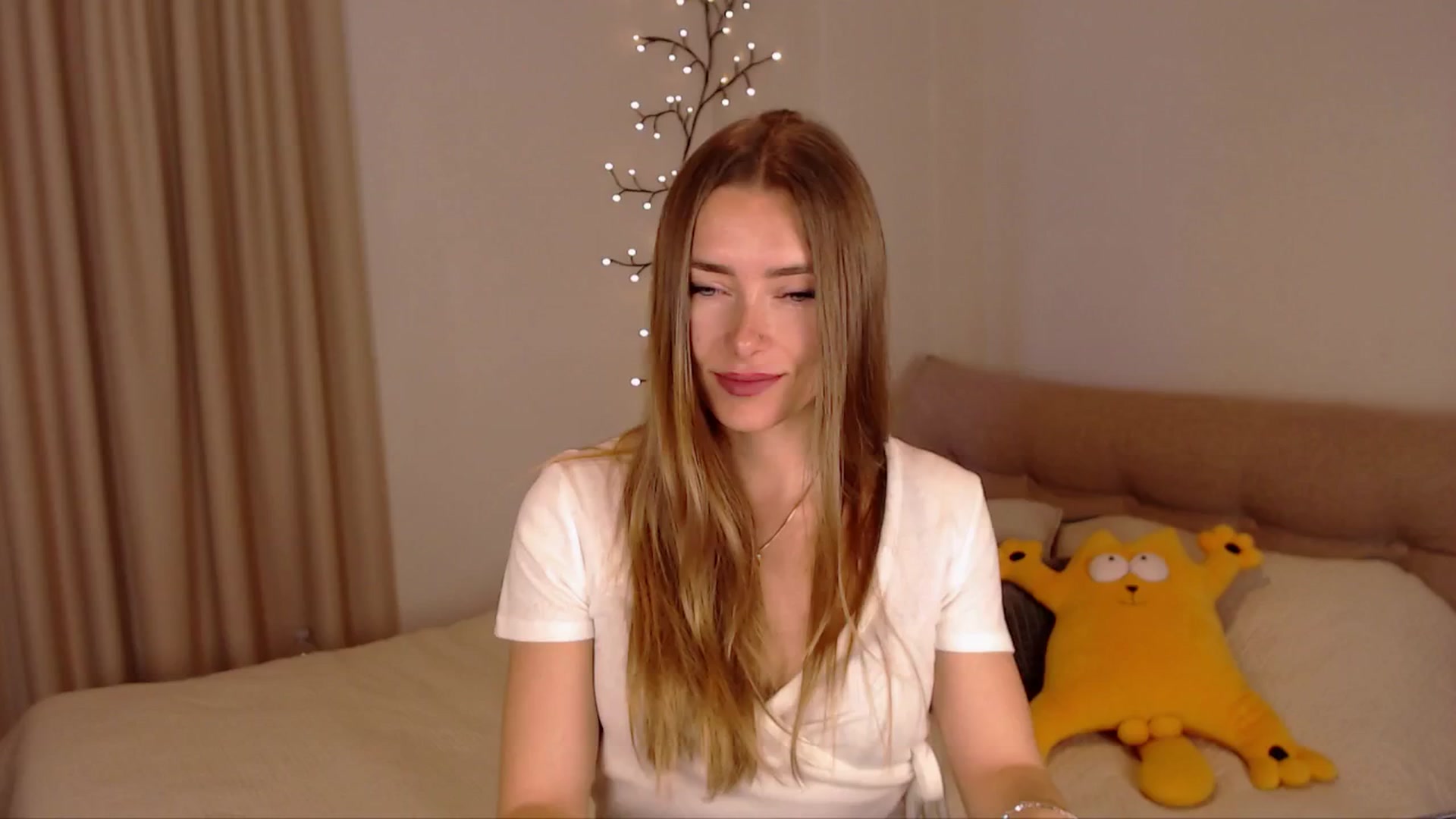 Gallery image thumbnail from SimonsWife's myfreecams stream on, 04/23/2025, 13:07 image 17 of 20