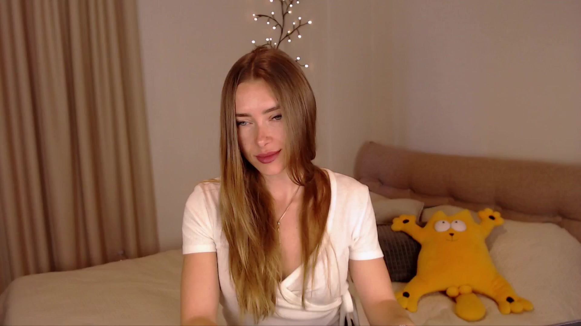 Gallery image thumbnail from SimonsWife's myfreecams stream on, 04/23/2025, 13:07 image 4 of 20
