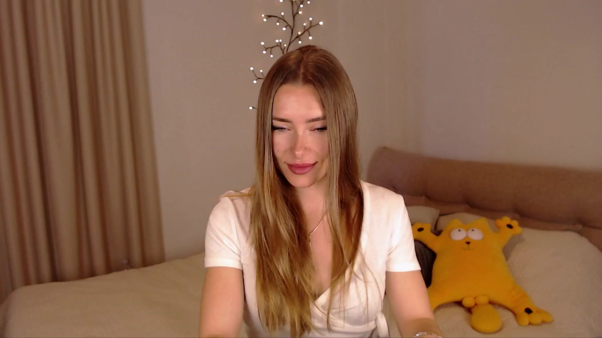 Gallery image thumbnail from SimonsWife's myfreecams stream on, 04/23/2025, 13:07 image 16 of 20