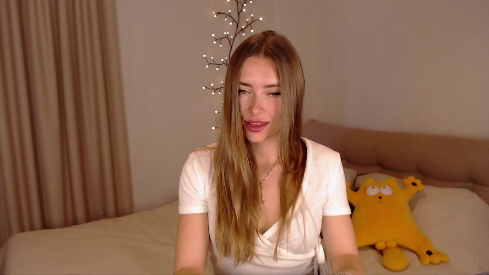 Gallery image thumbnail from SimonsWife's myfreecams stream on, 04/23/2025, 13:07 image 7 of 20