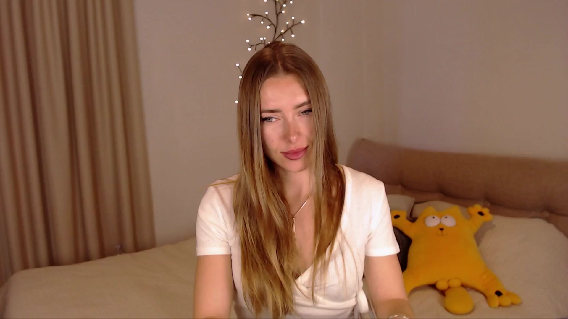 Gallery image thumbnail from SimonsWife's myfreecams stream on, 04/23/2025, 13:07 image 11 of 20