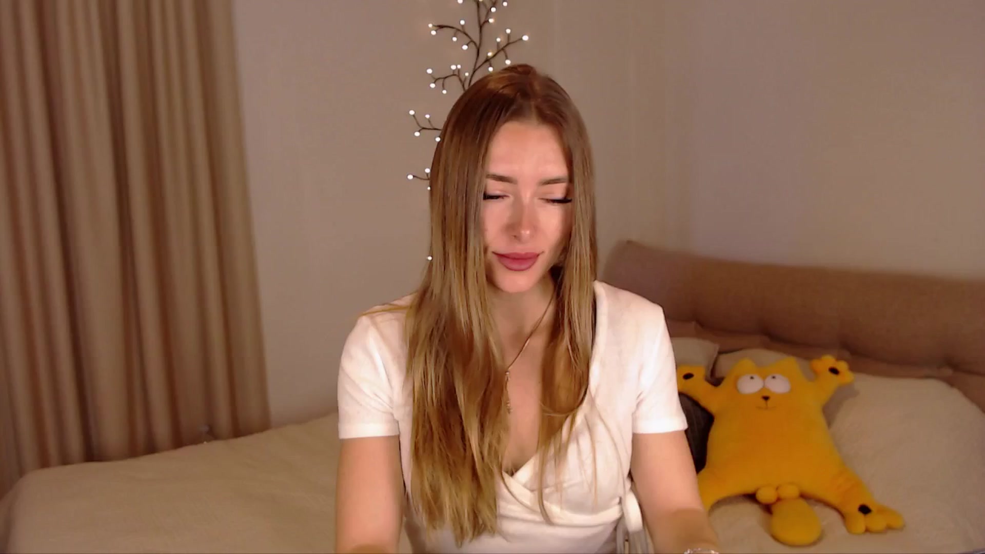 Gallery image thumbnail from SimonsWife's myfreecams stream on, 04/23/2025, 13:07 image 9 of 20