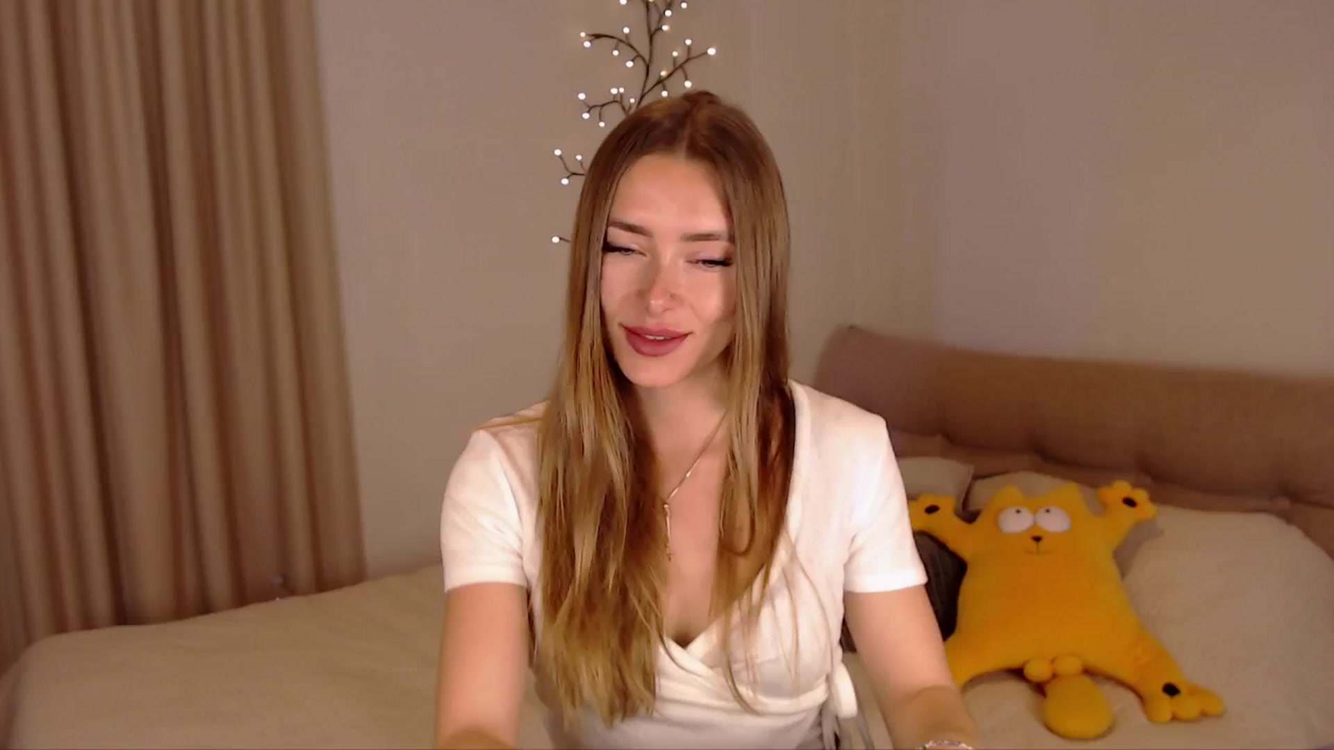 Gallery image thumbnail from SimonsWife's myfreecams stream on, 04/23/2025, 13:07 image 8 of 20