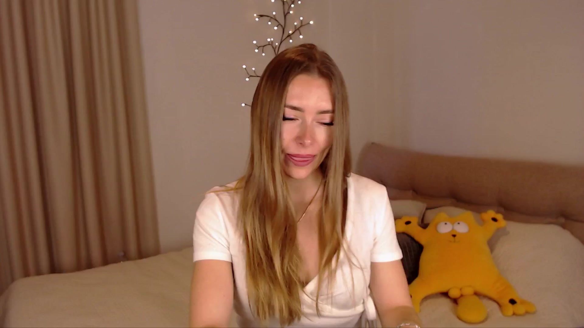 Gallery image thumbnail from SimonsWife's myfreecams stream on, 04/23/2025, 13:07 image 15 of 20