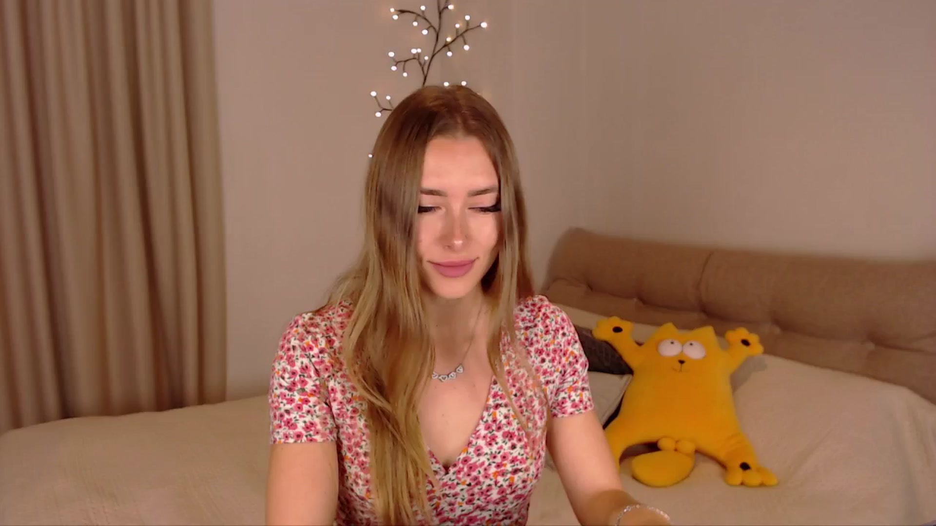 Gallery image thumbnail from SimonsWife's myfreecams stream on, 05/04/2025, 13:13 image 17 of 20