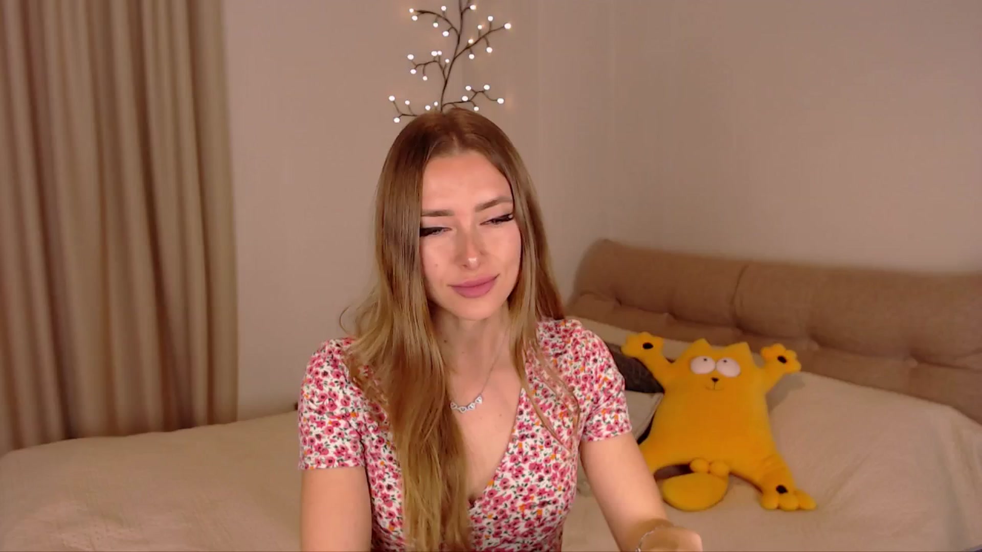 Gallery image thumbnail from SimonsWife's myfreecams stream on, 05/04/2025, 13:13 image 10 of 20