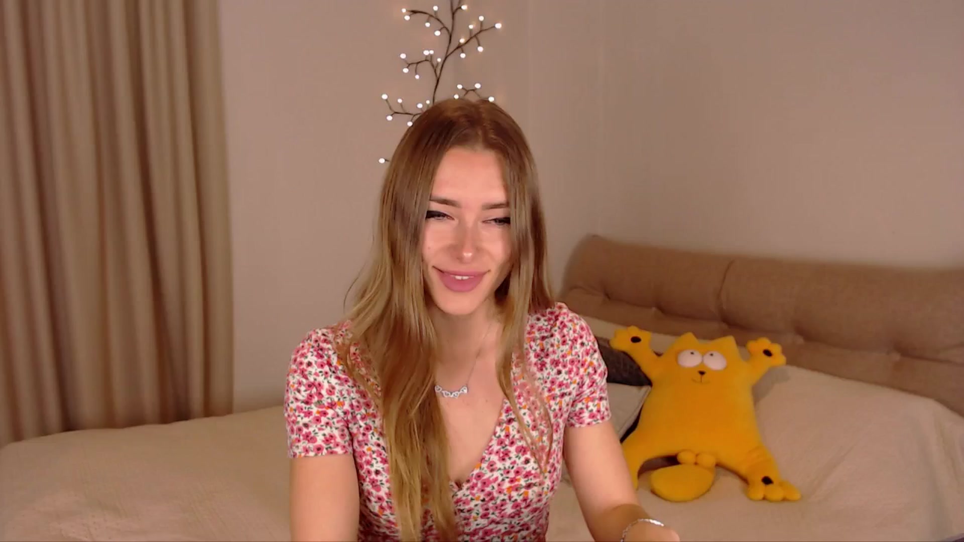 Gallery image thumbnail from SimonsWife's myfreecams stream on, 05/04/2025, 13:13 image 2 of 20