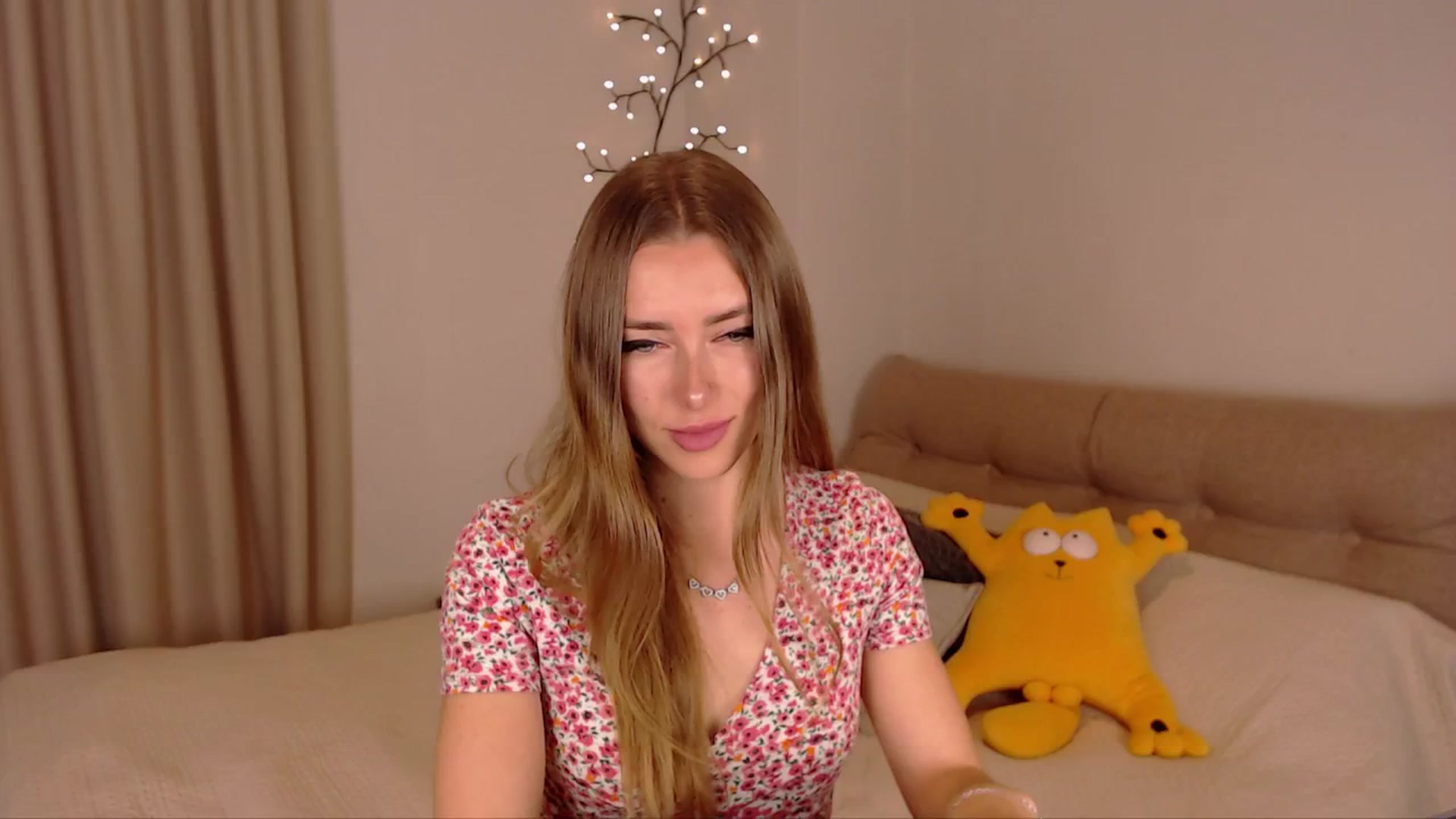 Gallery image thumbnail from SimonsWife's myfreecams stream on, 05/04/2025, 13:13 image 12 of 20