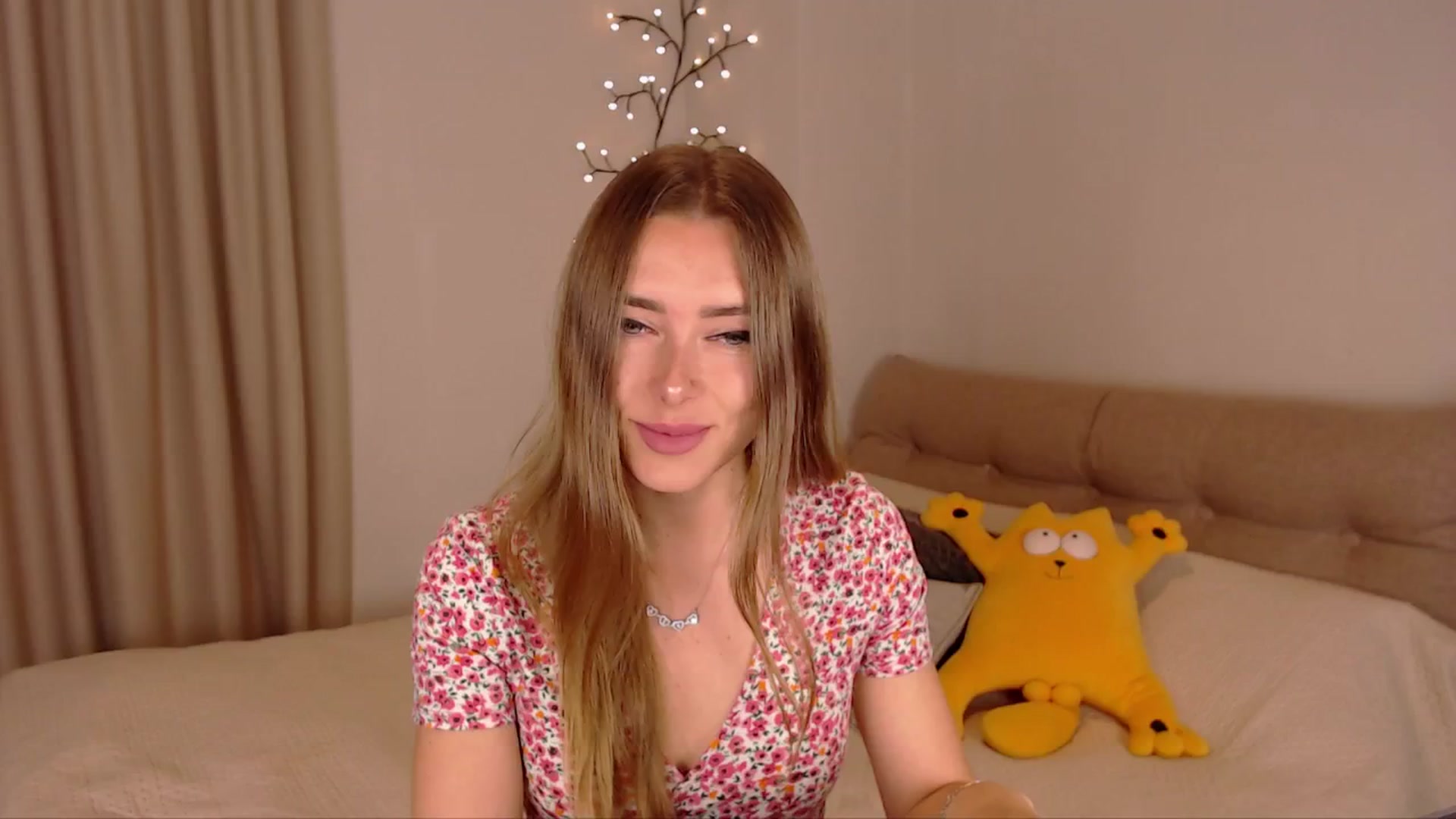 Gallery image thumbnail from SimonsWife's myfreecams stream on, 05/04/2025, 13:13 image 1 of 20