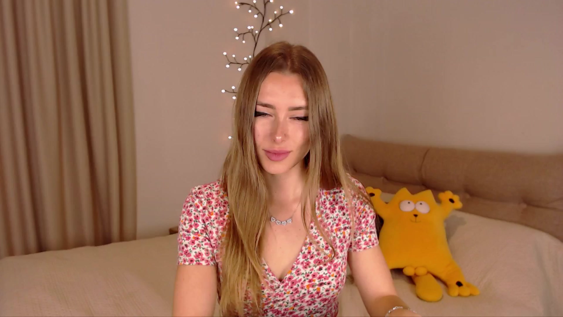 Gallery image thumbnail from SimonsWife's myfreecams stream on, 05/04/2025, 15:00 image 6 of 20