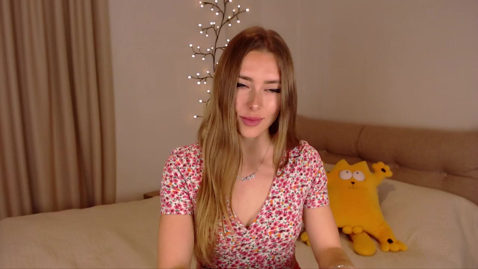 Gallery image thumbnail from SimonsWife's myfreecams stream on, 05/04/2025, 15:00 image 2 of 20