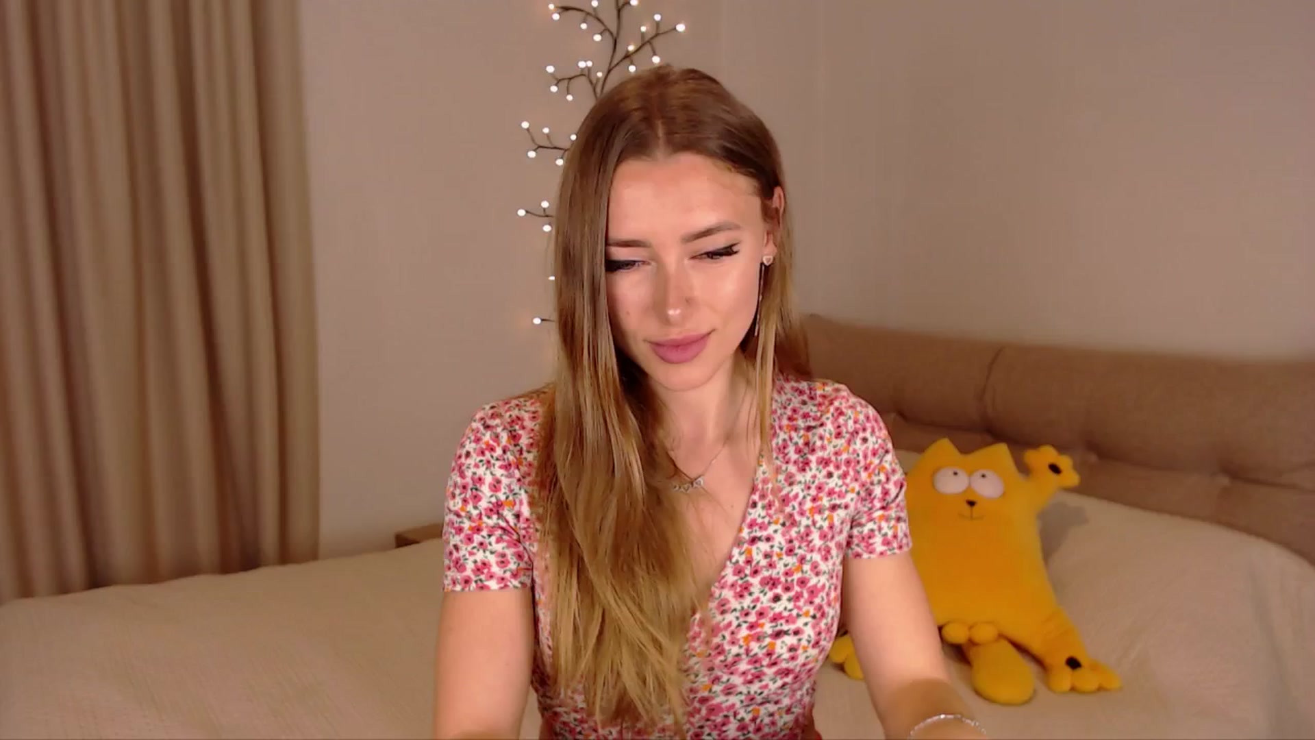 Gallery image thumbnail from SimonsWife's myfreecams stream on, 05/04/2025, 15:00 image 10 of 20
