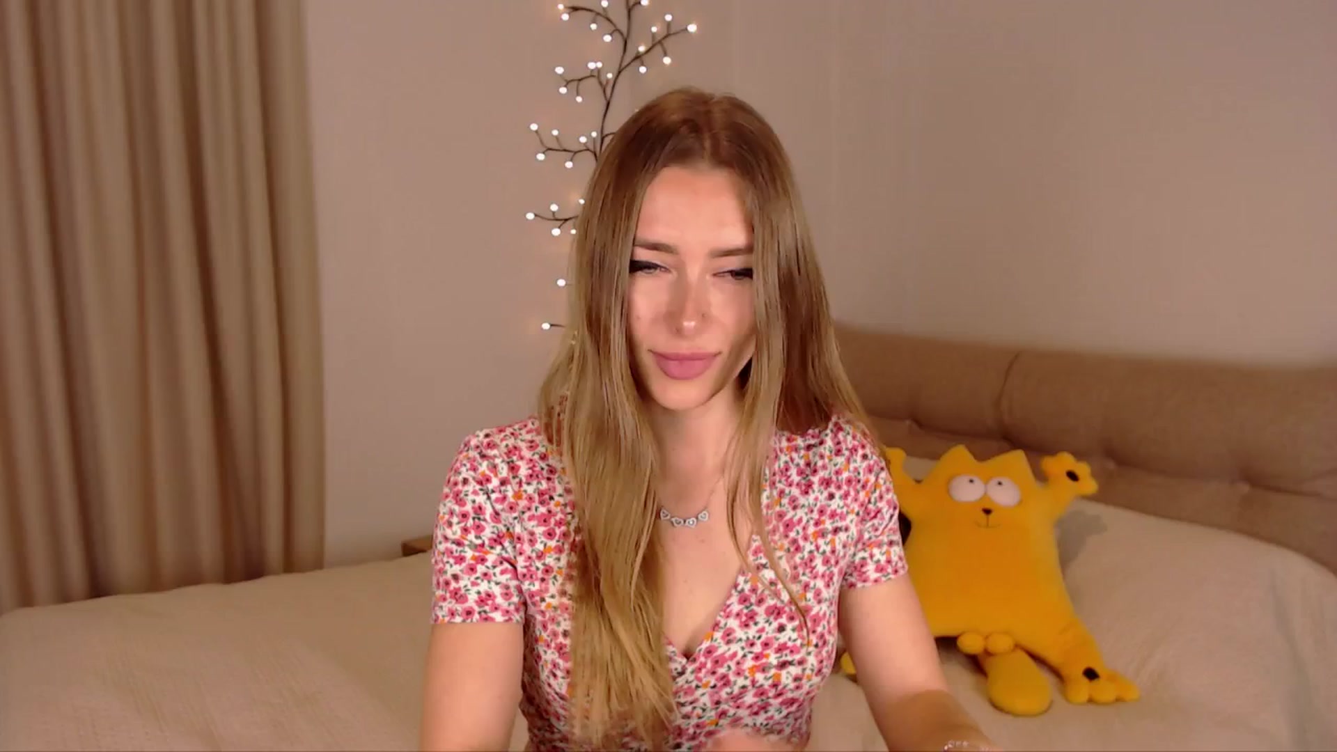 Gallery image thumbnail from SimonsWife's myfreecams stream on, 05/04/2025, 15:00 image 5 of 20