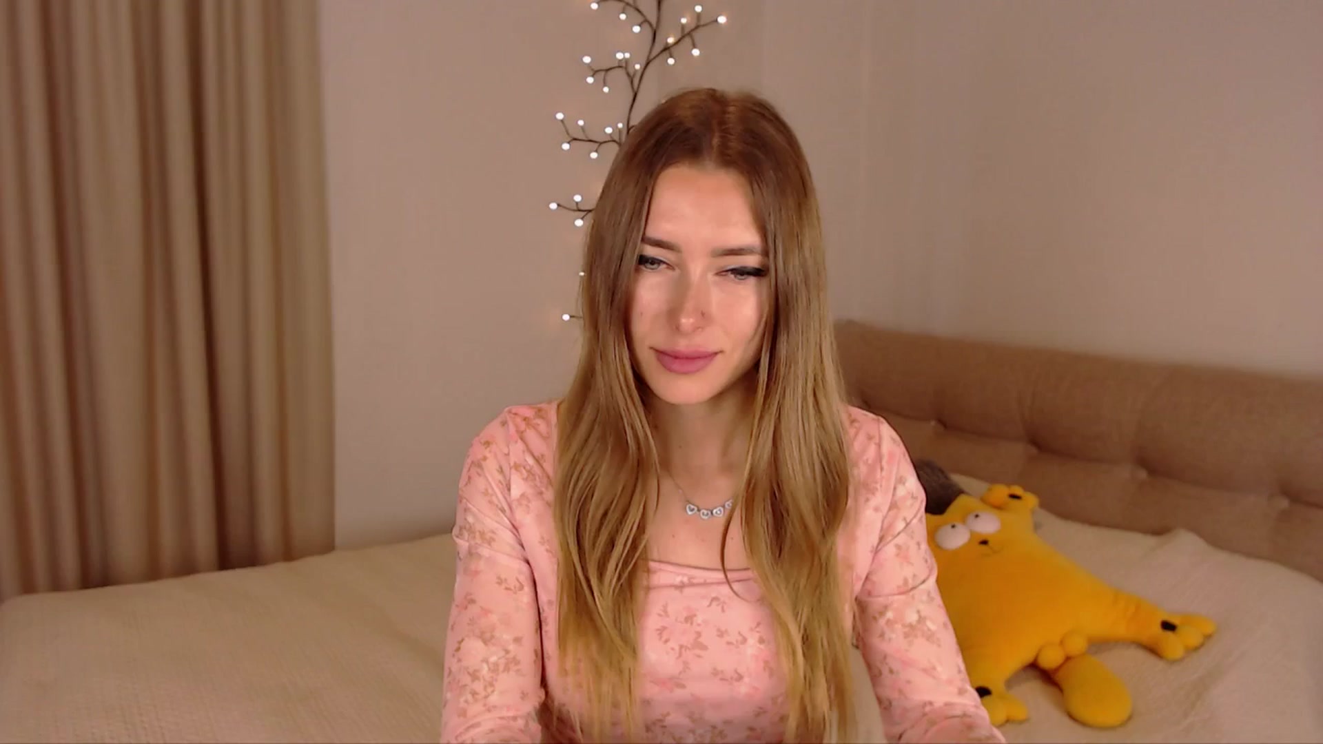 Gallery image thumbnail from SimonsWife's myfreecams stream on, 05/05/2025, 12:40 image 3 of 20