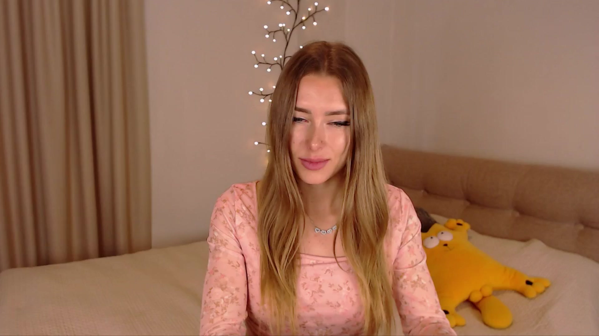 Gallery image thumbnail from SimonsWife's myfreecams stream on, 05/05/2025, 12:40 image 4 of 20