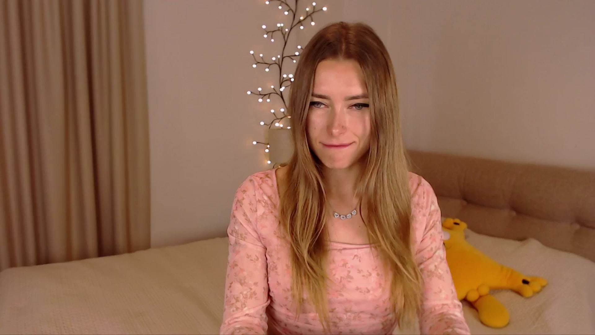 Gallery image thumbnail from SimonsWife's myfreecams stream on, 05/05/2025, 12:40 image 18 of 20