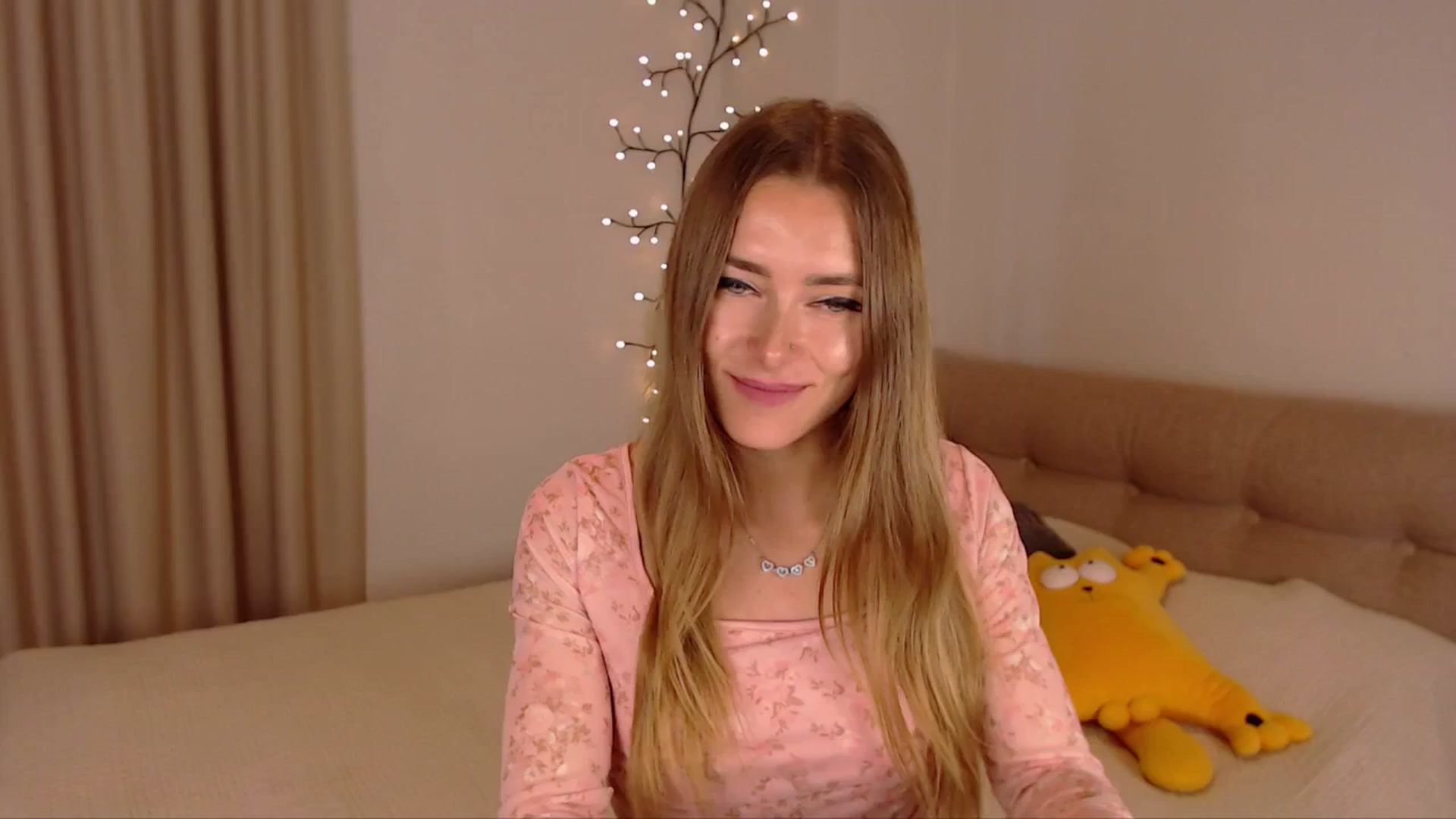 Gallery image thumbnail from SimonsWife's myfreecams stream on, 05/05/2025, 14:36 image 7 of 20