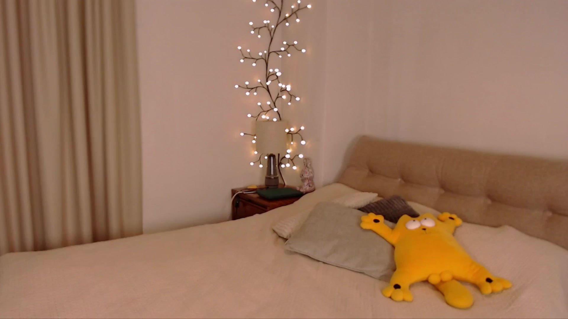 Gallery image thumbnail from SimonsWife's myfreecams stream on, 05/05/2025, 14:36 image 10 of 20