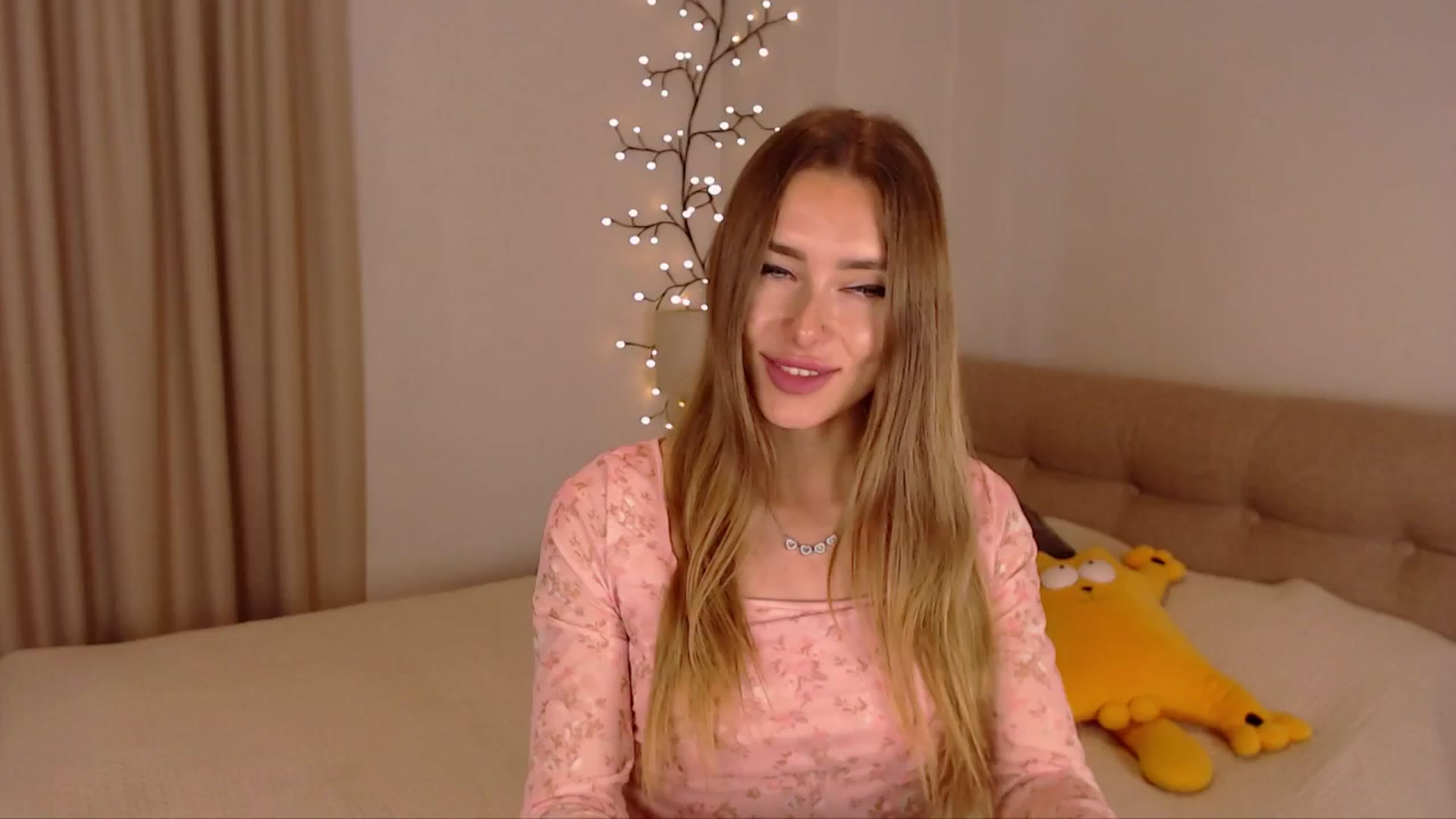 Gallery image thumbnail from SimonsWife's myfreecams stream on, 05/05/2025, 14:36 image 5 of 20
