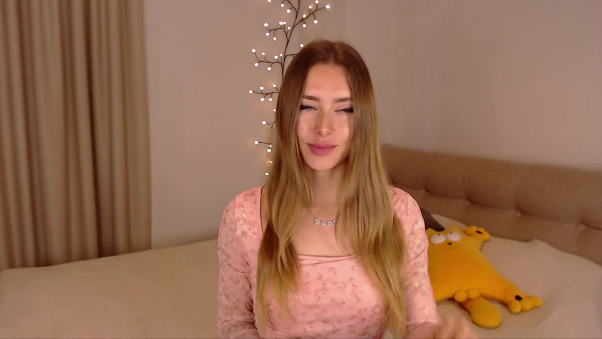 Gallery image thumbnail from SimonsWife's myfreecams stream on, 05/05/2025, 14:36 image 3 of 20