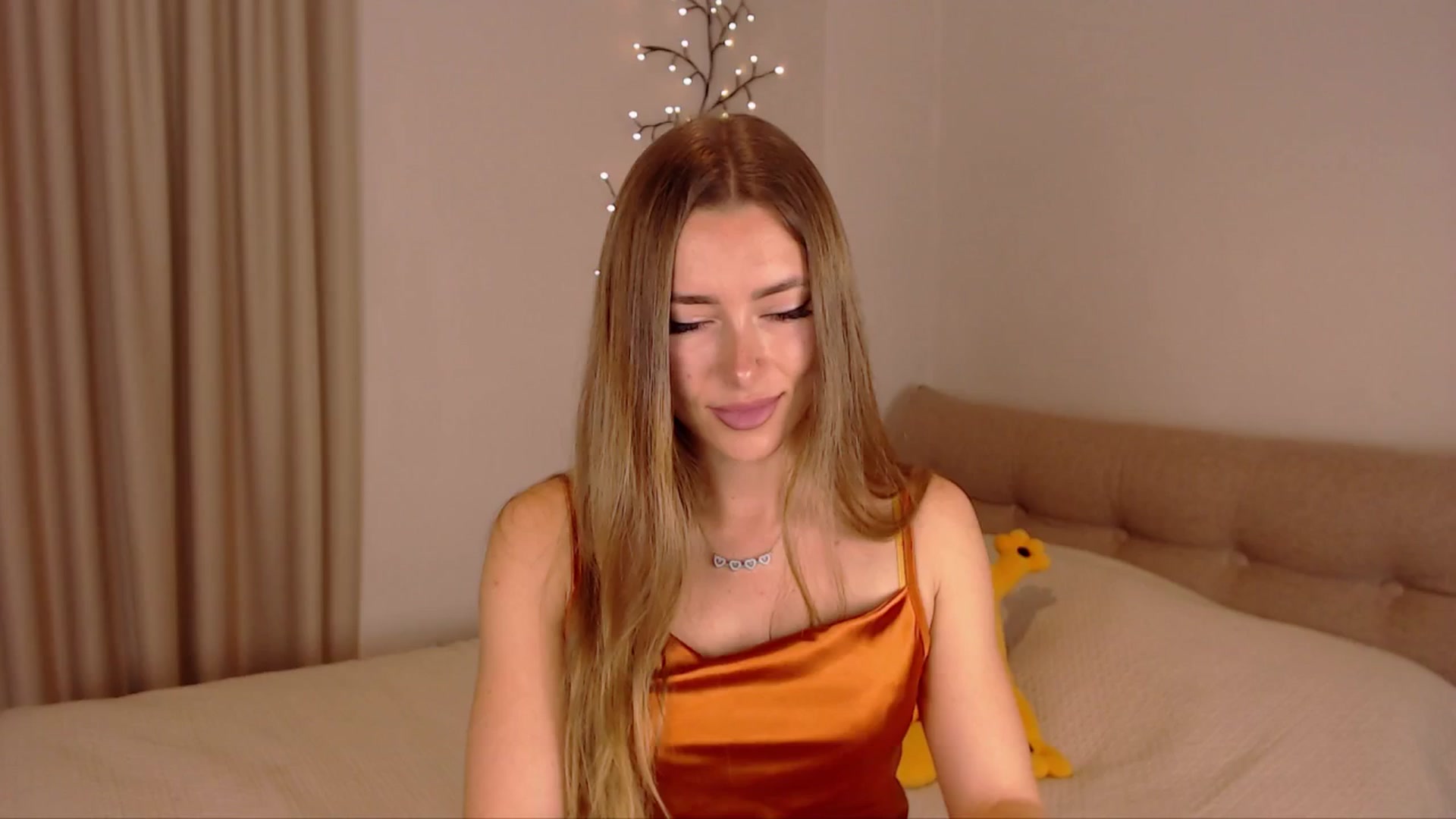 Gallery image thumbnail from SimonsWife's myfreecams stream on, 05/07/2025, 13:55 image 12 of 20