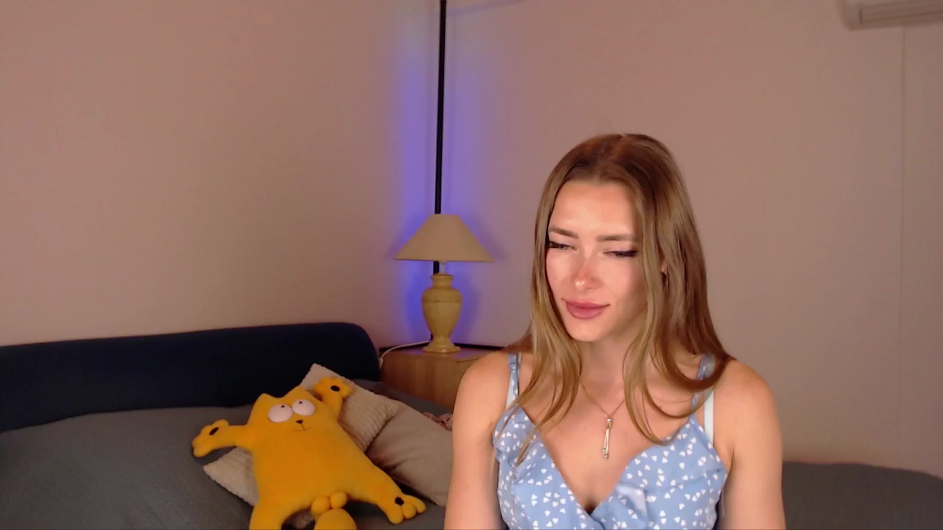Gallery image thumbnail from SimonsWife's myfreecams stream on, 05/19/2025, 15:19 image 3 of 20