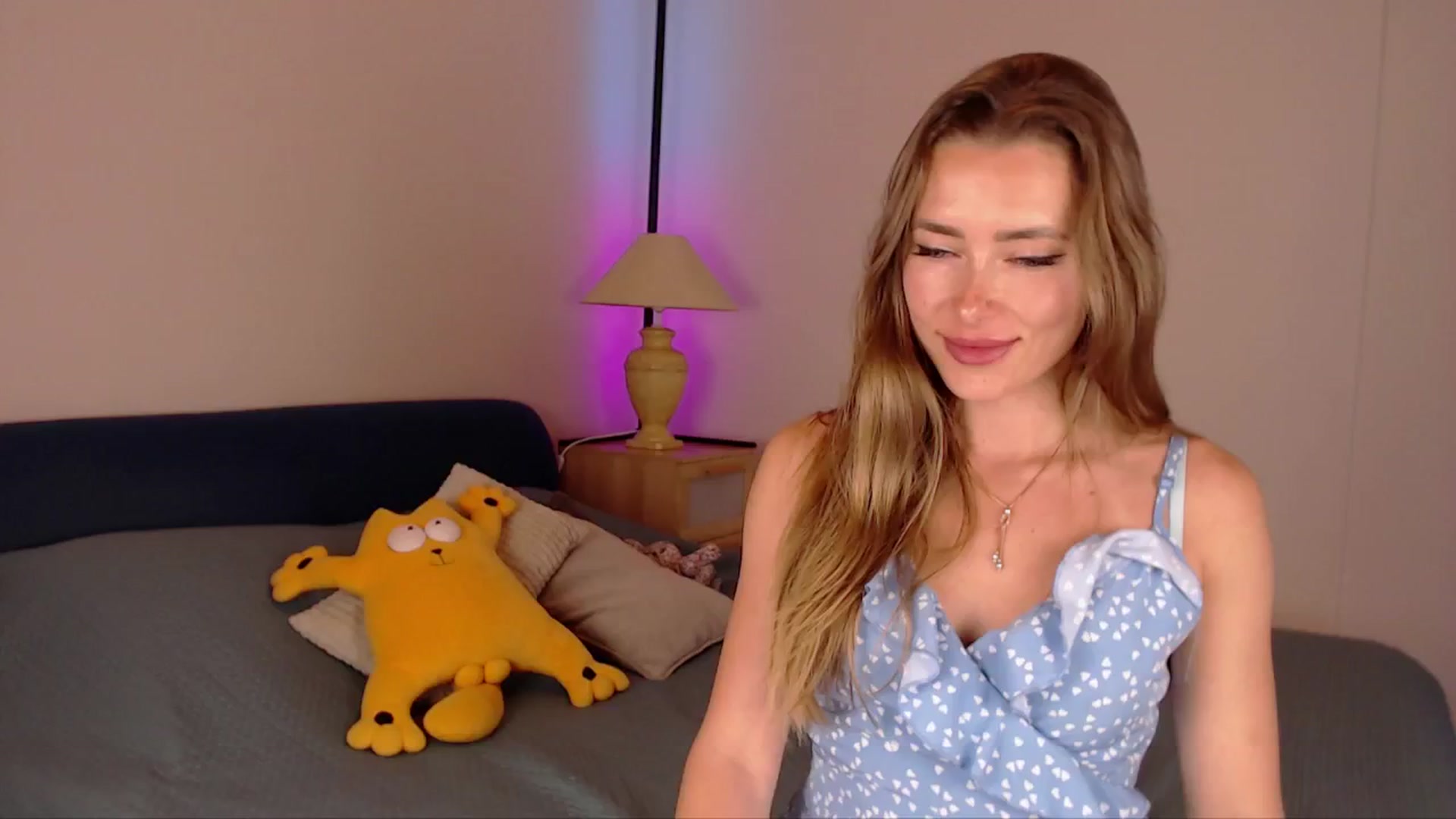 Gallery image thumbnail from SimonsWife's myfreecams stream on, 05/19/2025, 15:19 image 14 of 20