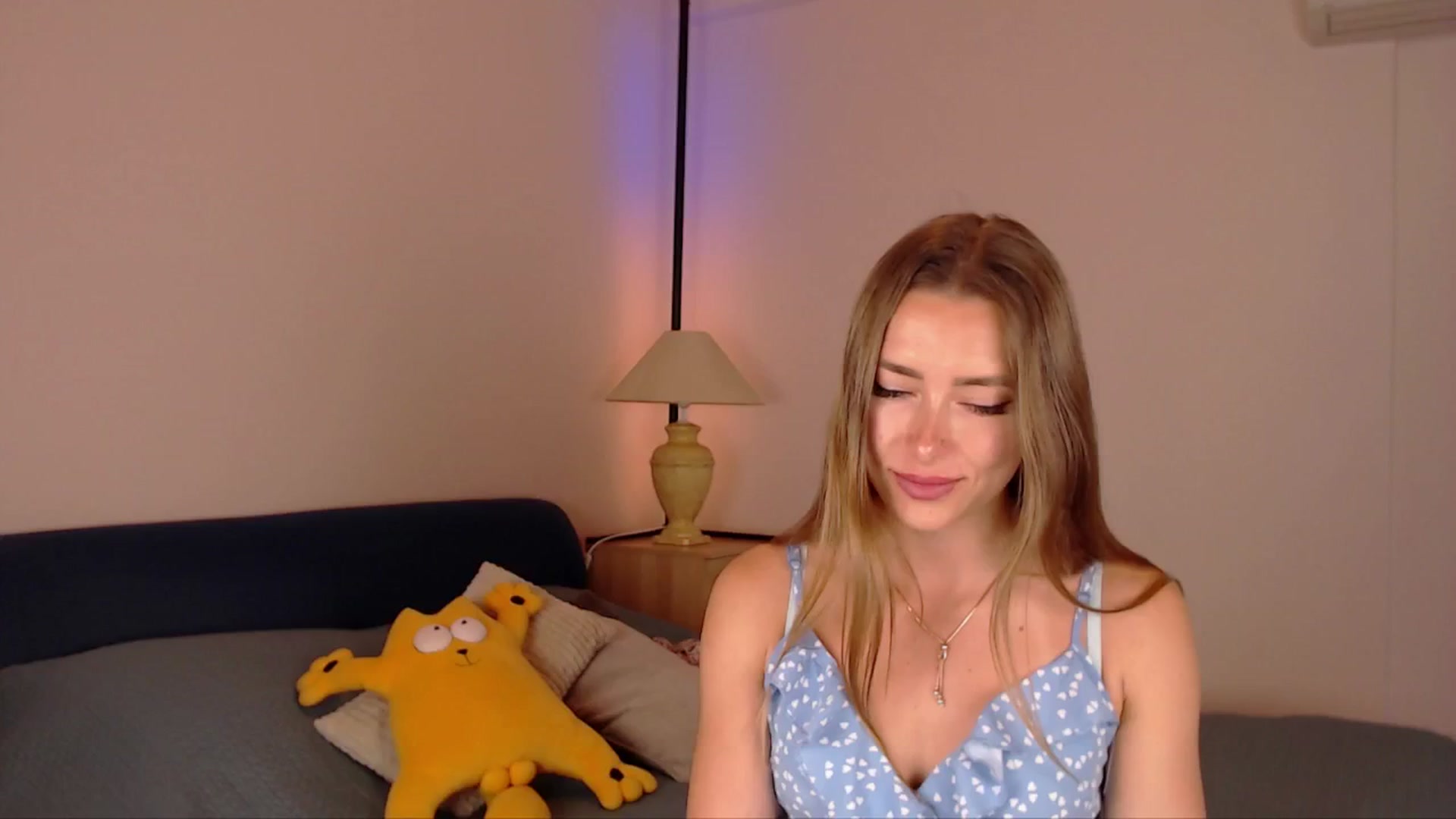 Gallery image thumbnail from SimonsWife's myfreecams stream on, 05/19/2025, 15:19 image 6 of 20
